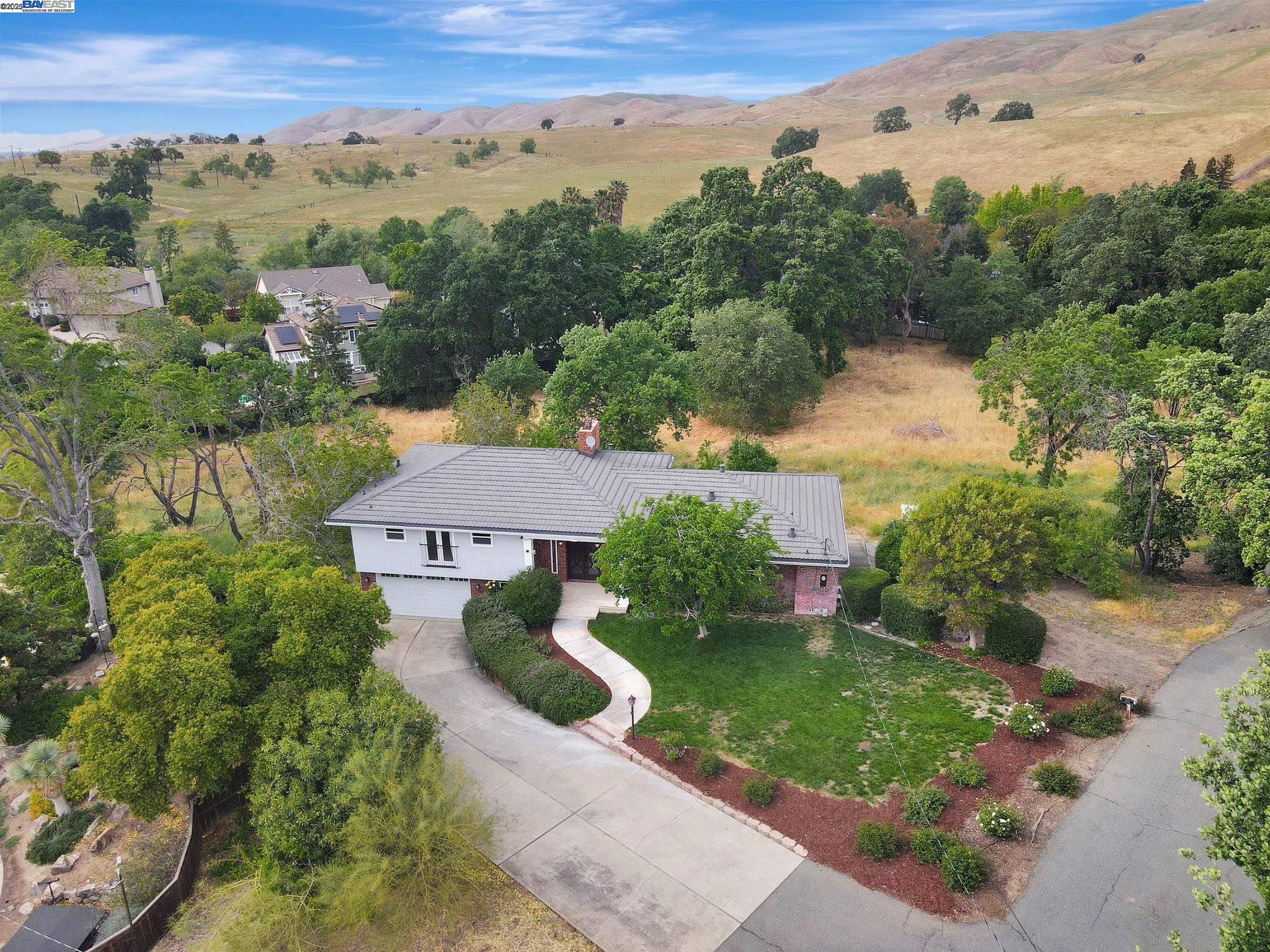 Detail Gallery Image 3 of 57 For 1939 Carzino Ct, Concord,  CA 94521 - 4 Beds | 2/2 Baths
