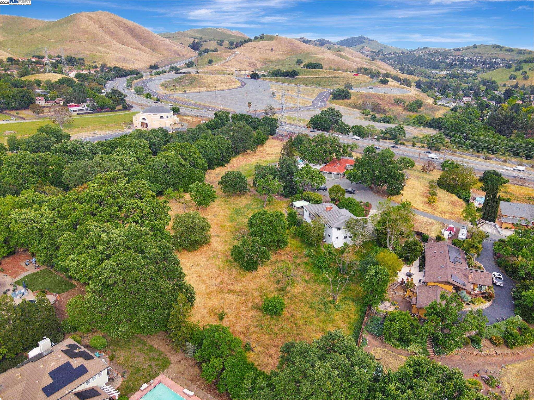 Detail Gallery Image 5 of 57 For 1939 Carzino Ct, Concord,  CA 94521 - 4 Beds | 2/2 Baths