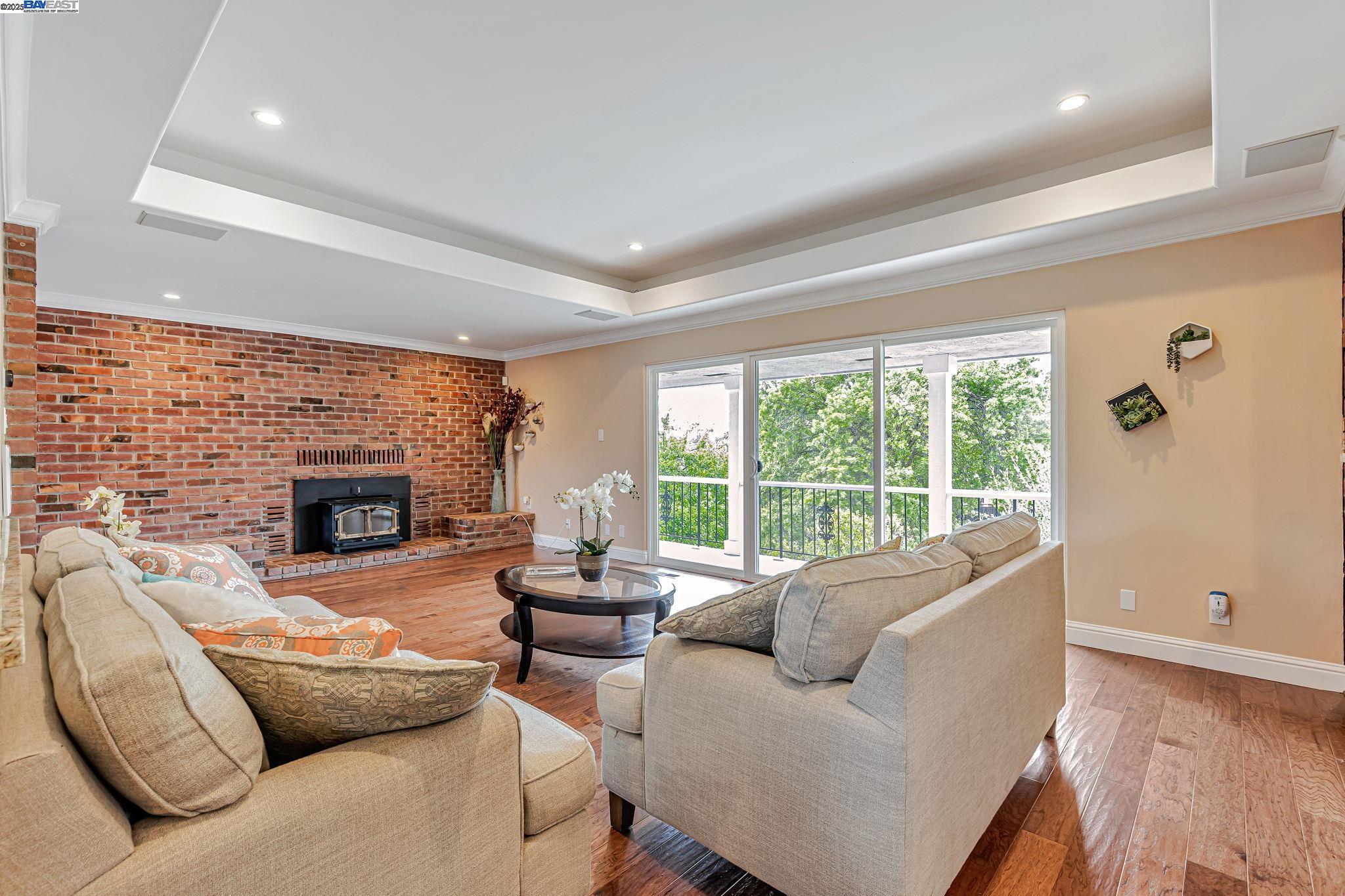Detail Gallery Image 9 of 57 For 1939 Carzino Ct, Concord,  CA 94521 - 4 Beds | 2/2 Baths