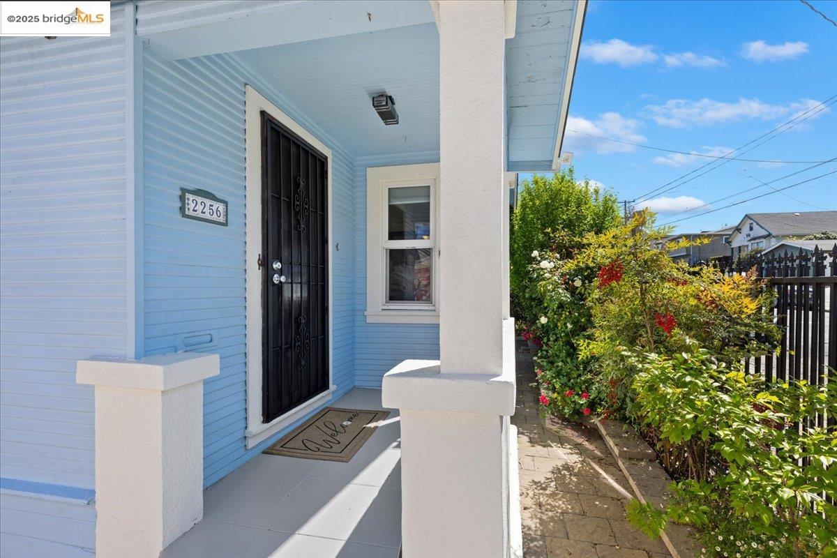 Detail Gallery Image 2 of 20 For 2256 48th Ave, Oakland,  CA 94601 - 2 Beds | 1 Baths