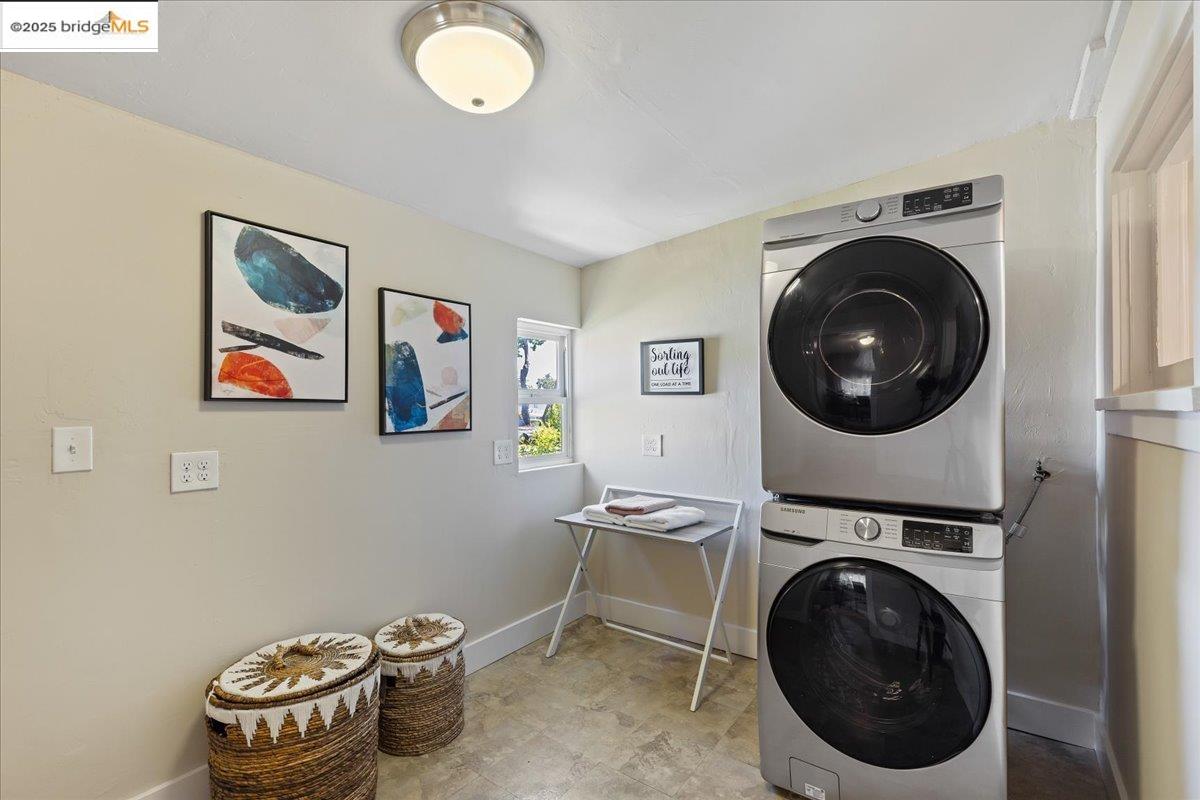 Detail Gallery Image 11 of 20 For 2256 48th Ave, Oakland,  CA 94601 - 2 Beds | 1 Baths