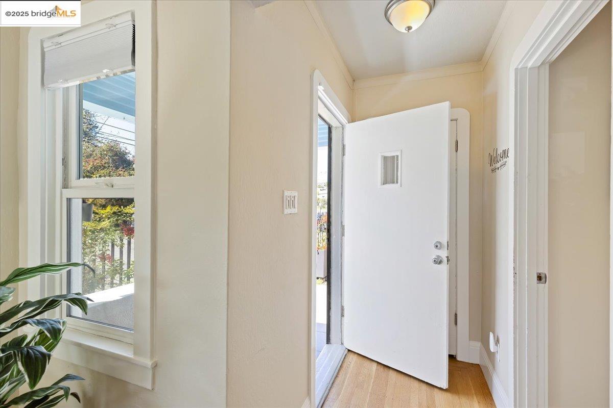 Detail Gallery Image 3 of 20 For 2256 48th Ave, Oakland,  CA 94601 - 2 Beds | 1 Baths