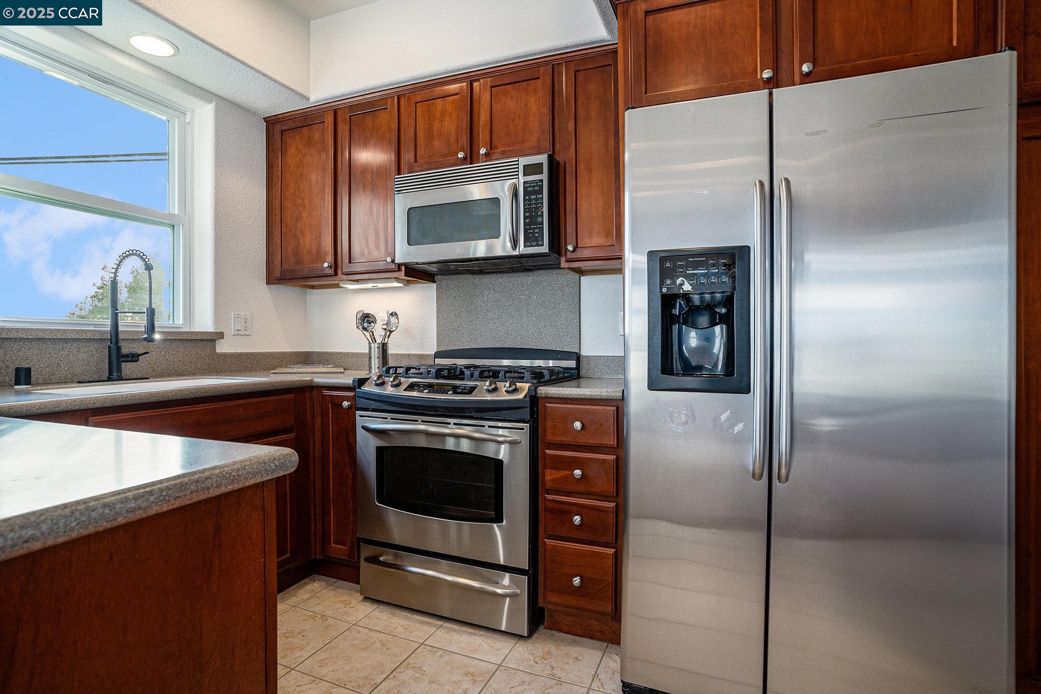 Detail Gallery Image 15 of 36 For 2701 Holly St, San Pablo,  CA 94806 - 3 Beds | 2/1 Baths