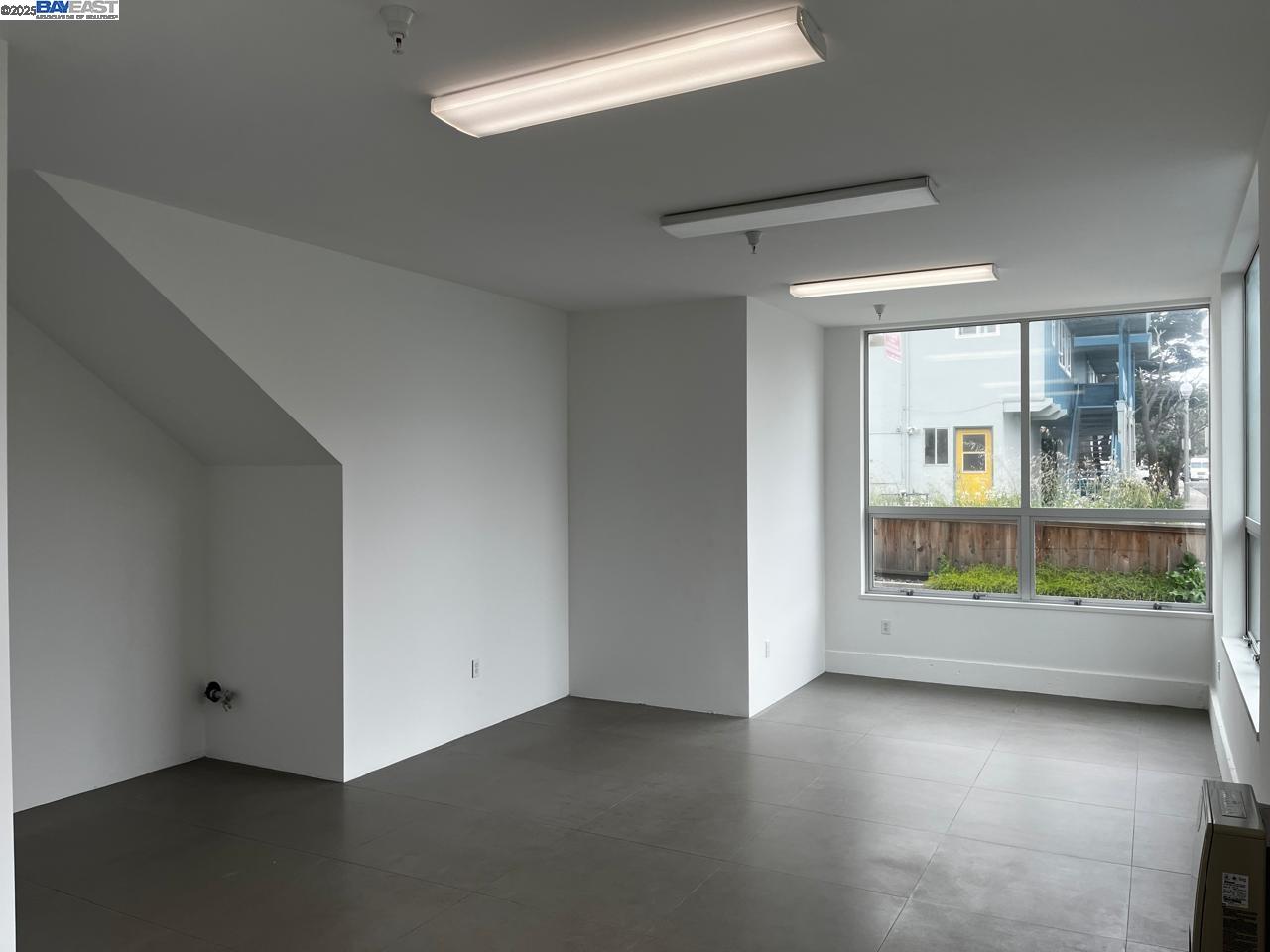 411 Dondee St Unit A, Pacifica, California 94044, ,Commercial Lease,For Rent,411 Dondee St Unit A,41095589