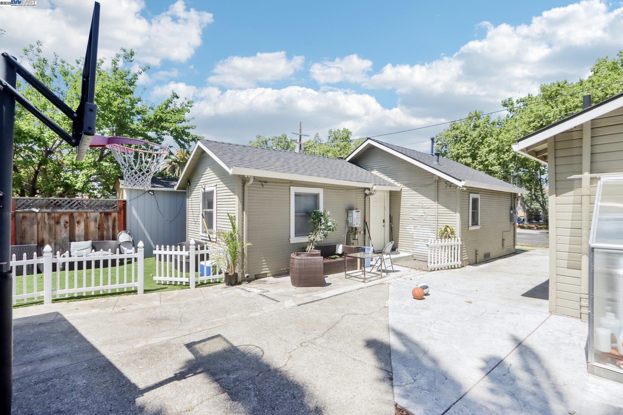 Detail Gallery Image 10 of 32 For 1336 Fremont St, Santa Clara,  CA 95050 - – Beds | – Baths