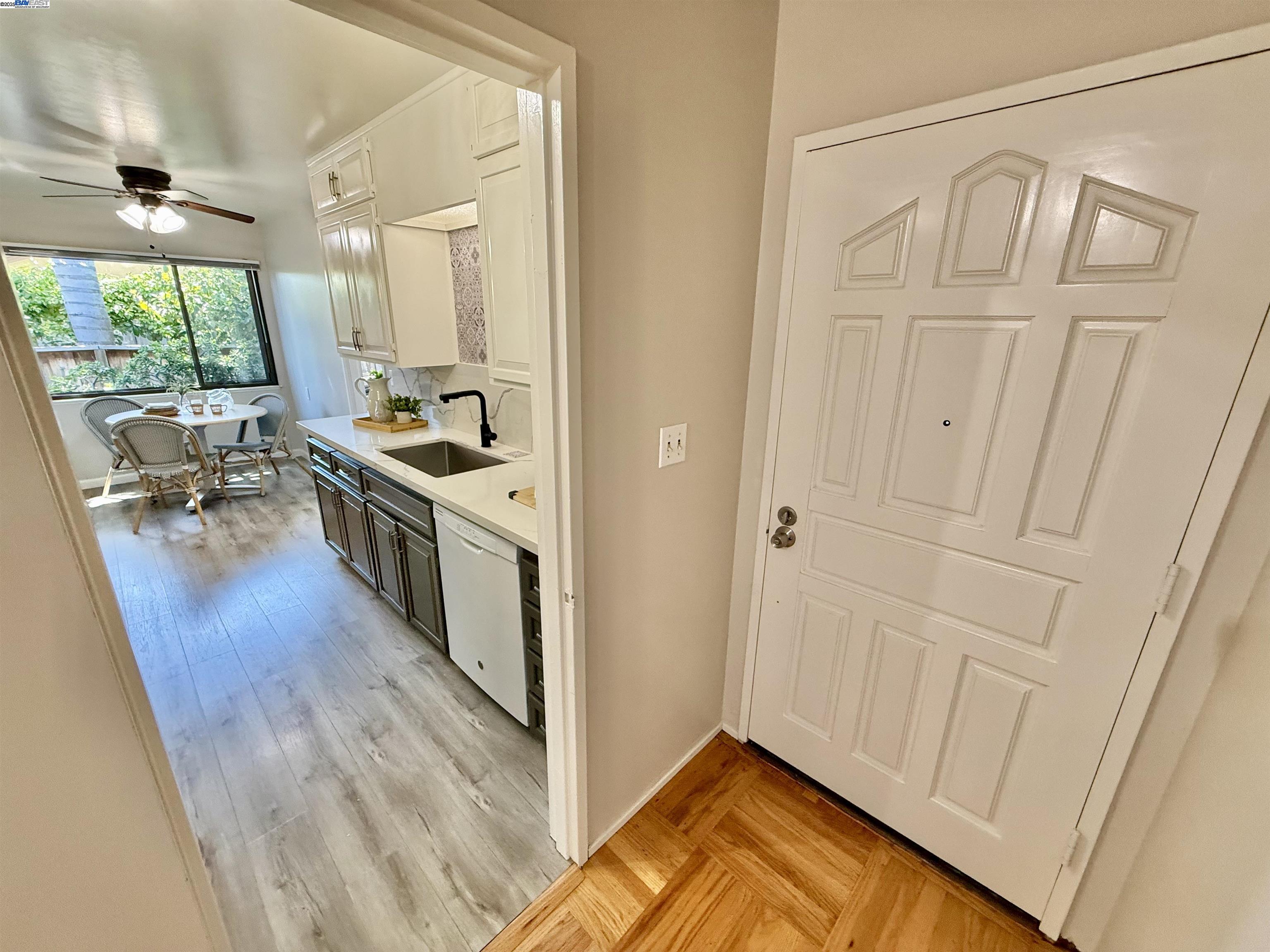 Detail Gallery Image 4 of 47 For 15966 Saint Johns Dr, San Lorenzo,  CA 94580 - 3 Beds | 2 Baths