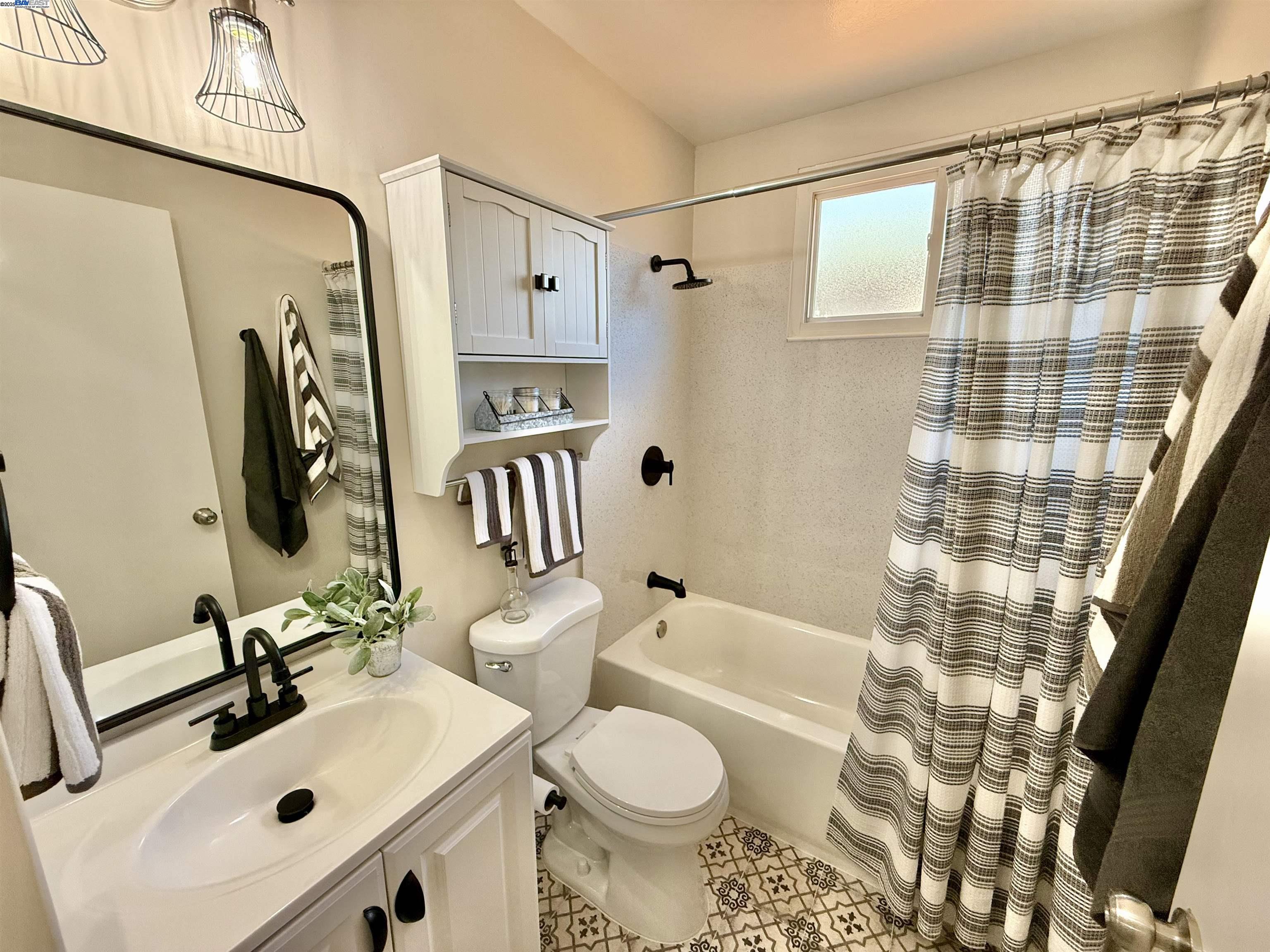 Detail Gallery Image 39 of 47 For 15966 Saint Johns Dr, San Lorenzo,  CA 94580 - 3 Beds | 2 Baths
