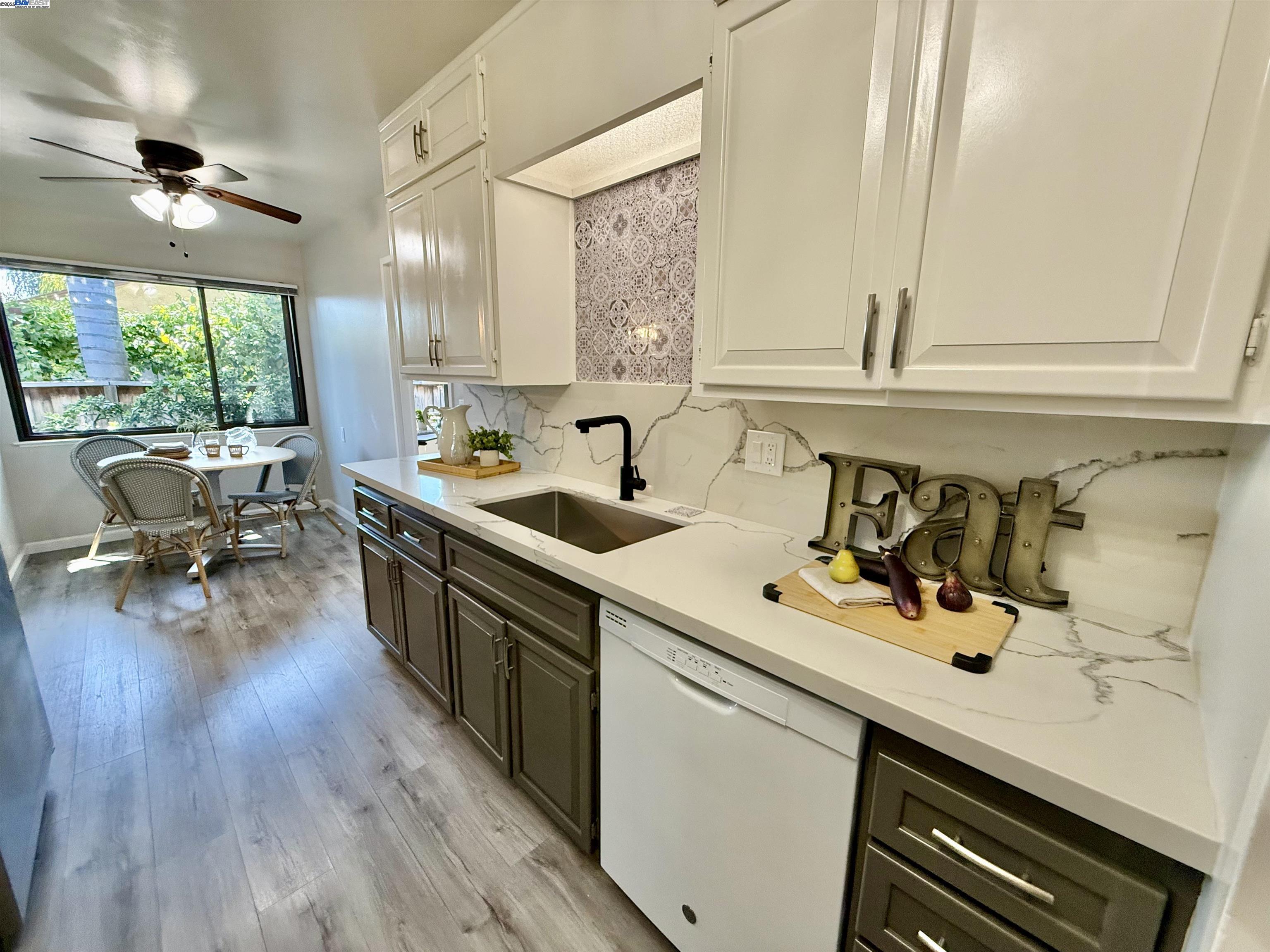 Detail Gallery Image 6 of 47 For 15966 Saint Johns Dr, San Lorenzo,  CA 94580 - 3 Beds | 2 Baths