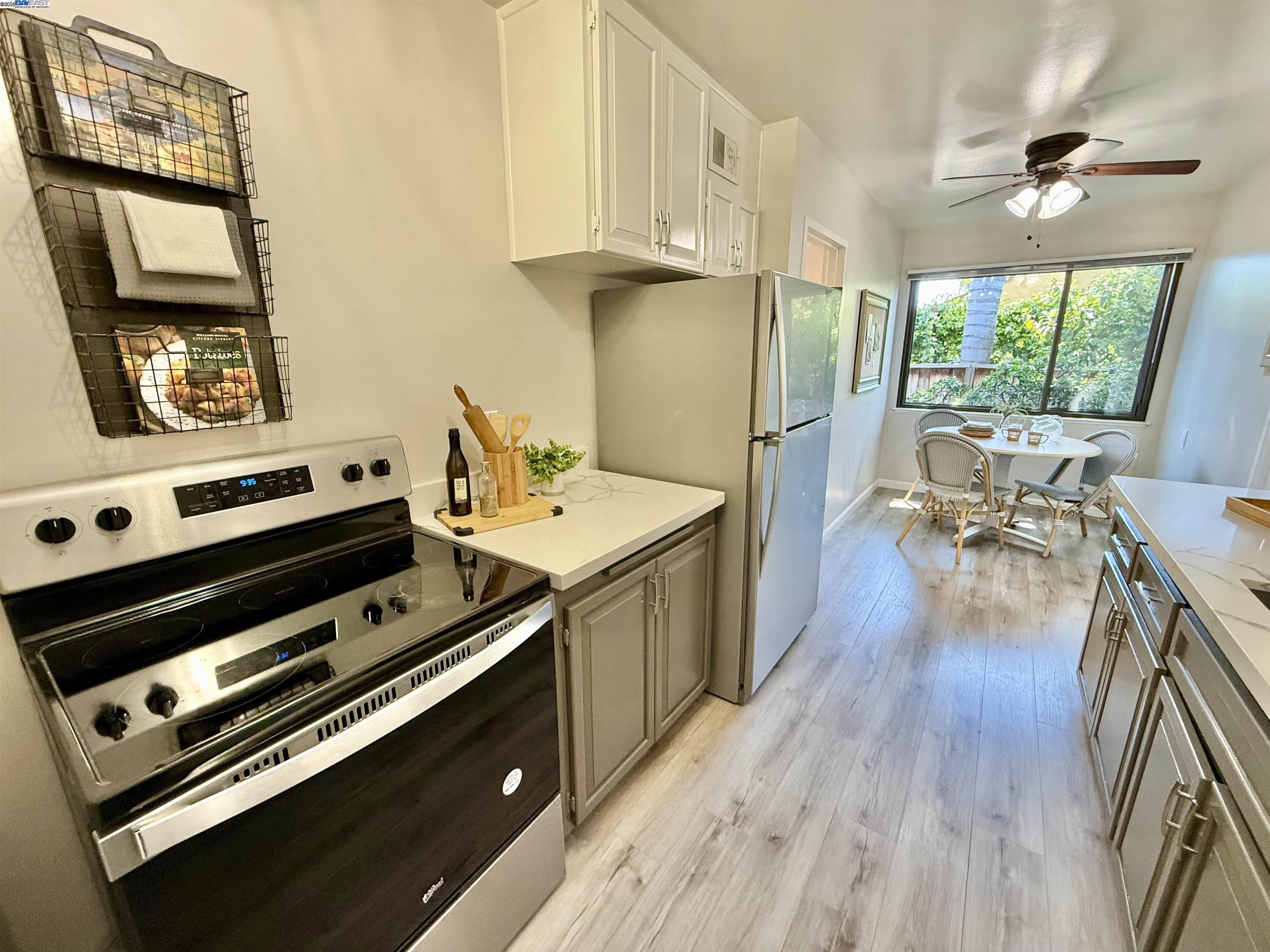 Detail Gallery Image 7 of 47 For 15966 Saint Johns Dr, San Lorenzo,  CA 94580 - 3 Beds | 2 Baths