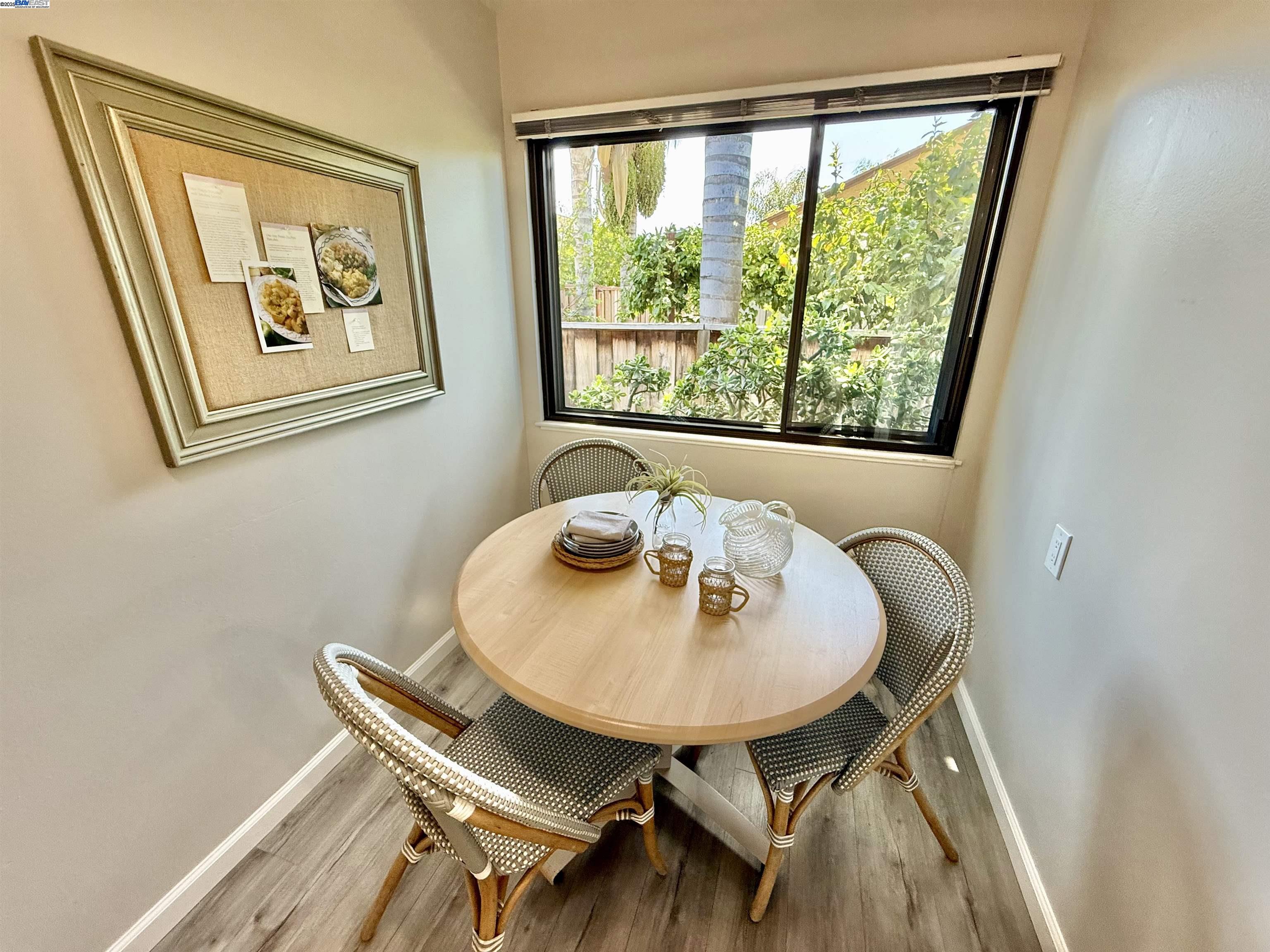 Detail Gallery Image 9 of 47 For 15966 Saint Johns Dr, San Lorenzo,  CA 94580 - 3 Beds | 2 Baths