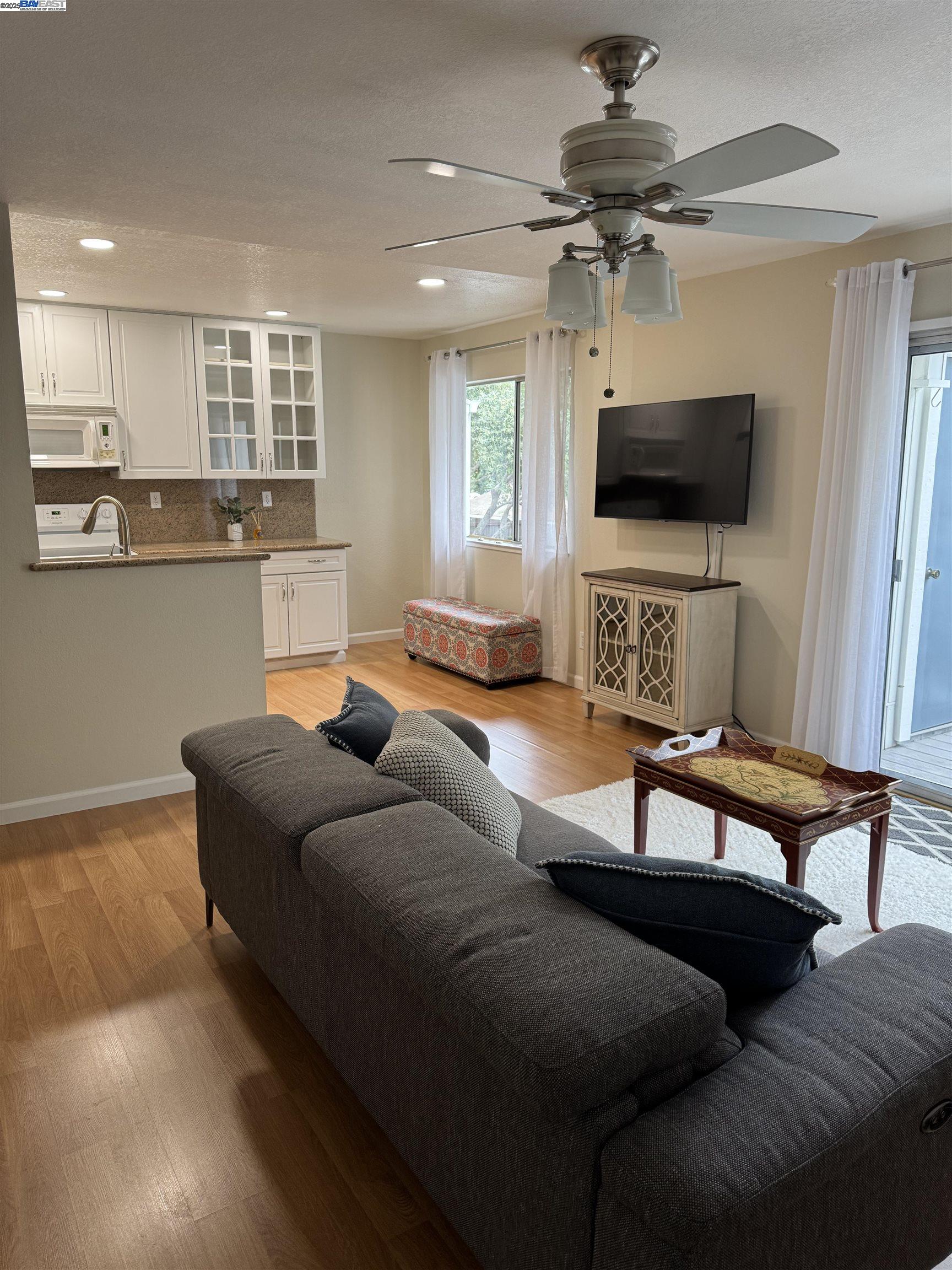 Detail Gallery Image 3 of 14 For 38556 Mary Ter, Fremont,  CA 94538 - 2 Beds | 2 Baths