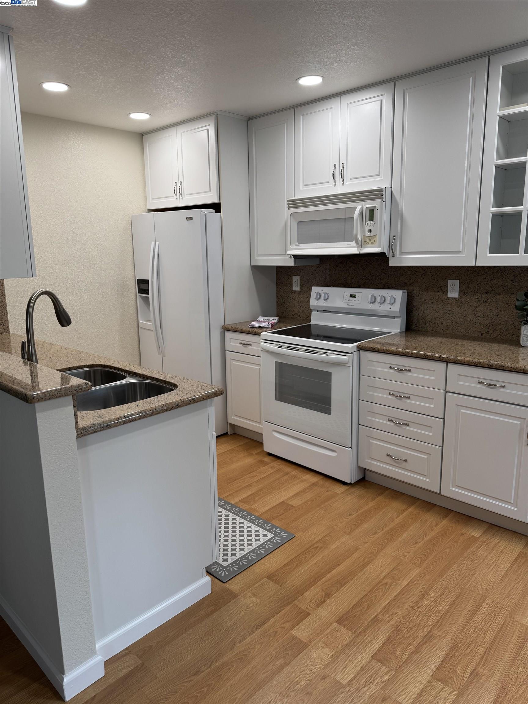 Detail Gallery Image 6 of 14 For 38556 Mary Ter, Fremont,  CA 94538 - 2 Beds | 2 Baths