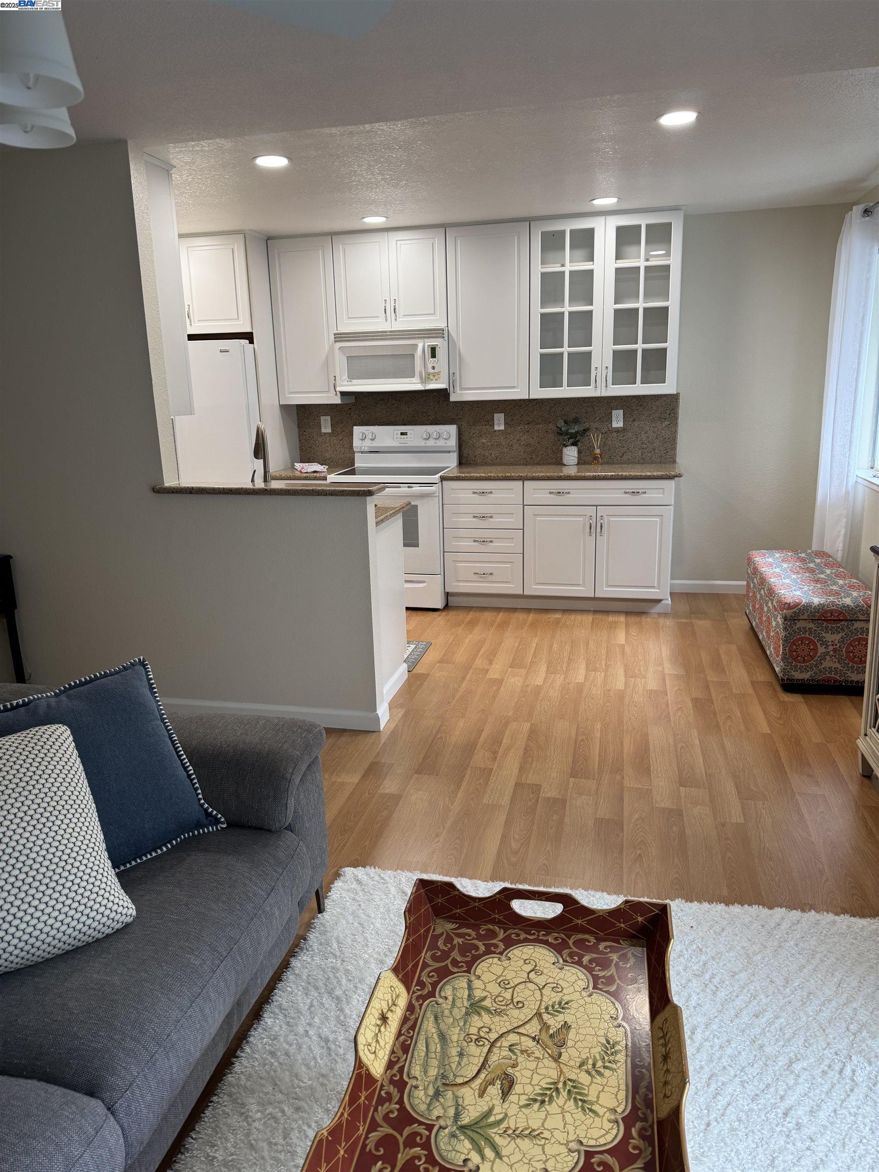 Detail Gallery Image 7 of 14 For 38556 Mary Ter, Fremont,  CA 94538 - 2 Beds | 2 Baths