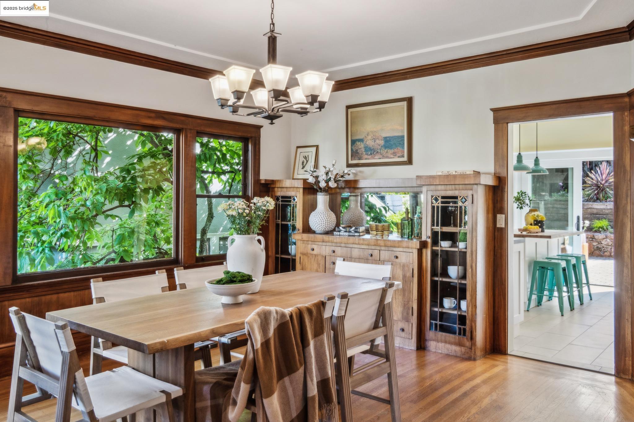 Detail Gallery Image 11 of 36 For 575 Kenmore Ave, Oakland,  CA 94610 - 3 Beds | 2 Baths