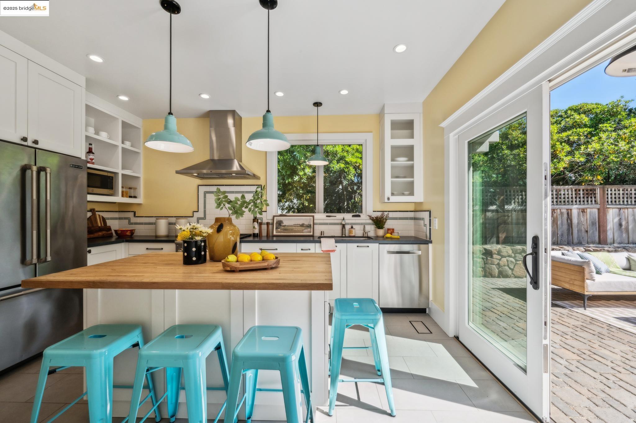 Detail Gallery Image 16 of 36 For 575 Kenmore Ave, Oakland,  CA 94610 - 3 Beds | 2 Baths