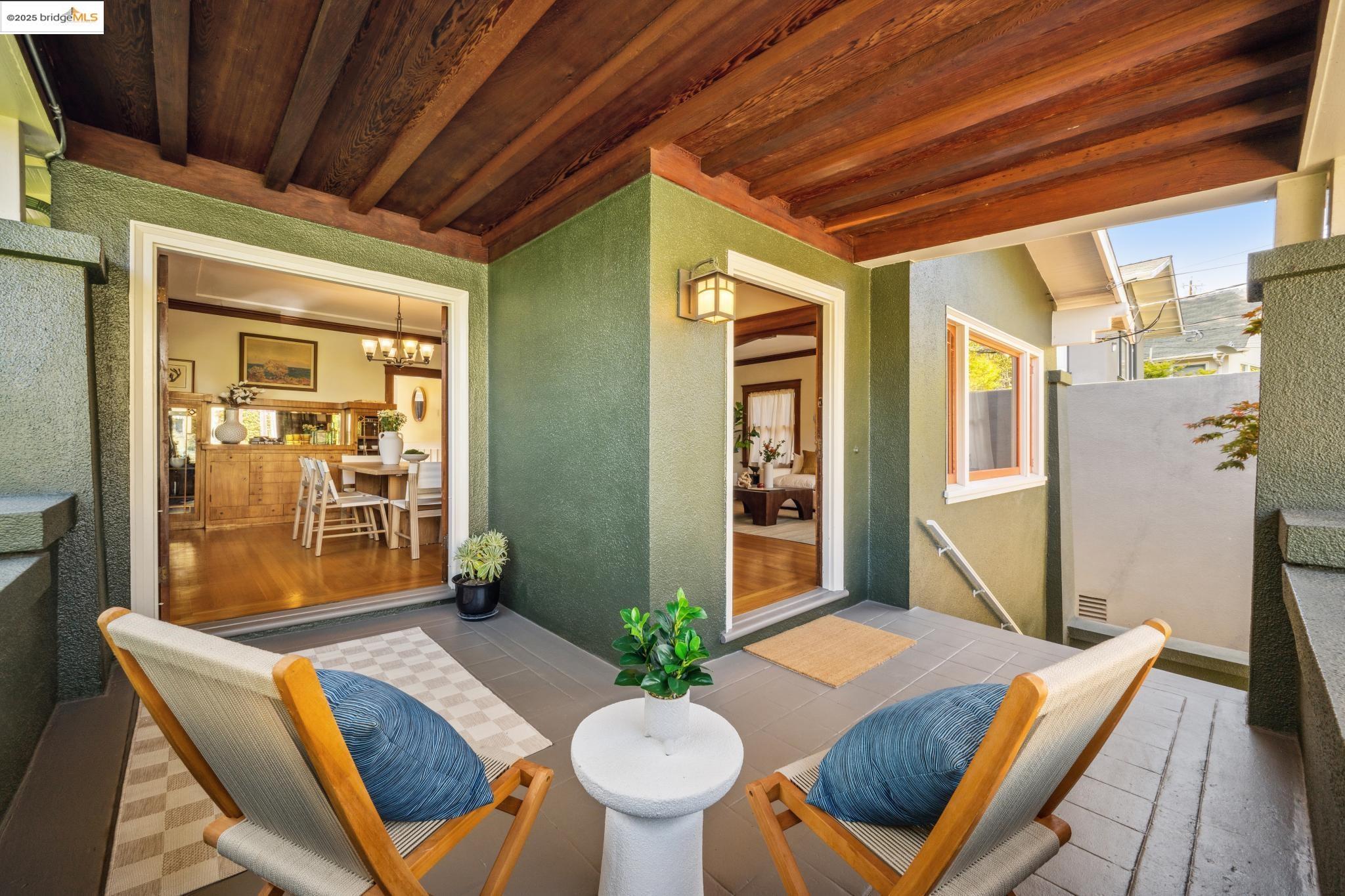 Detail Gallery Image 3 of 36 For 575 Kenmore Ave, Oakland,  CA 94610 - 3 Beds | 2 Baths