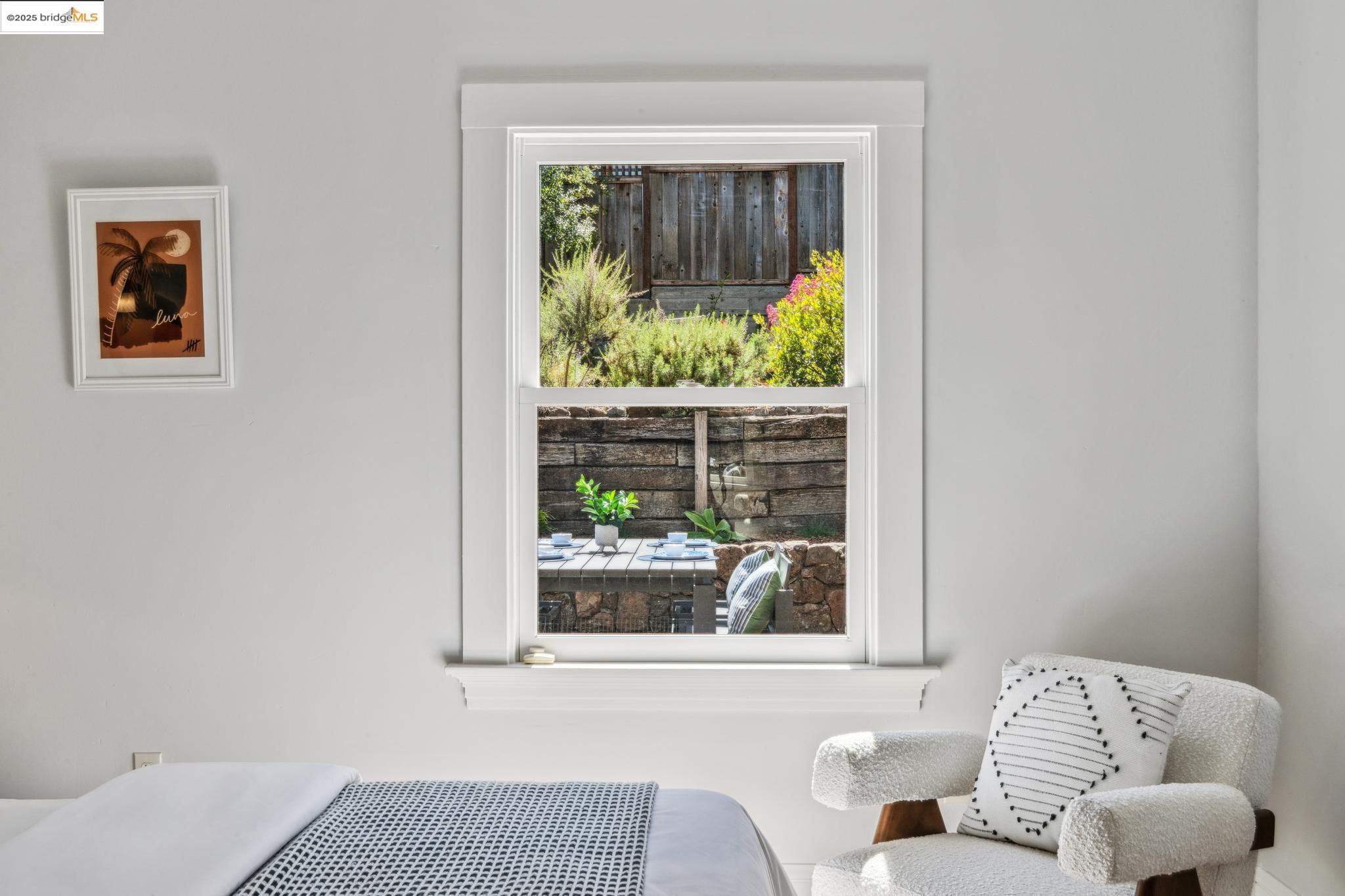 Detail Gallery Image 21 of 36 For 575 Kenmore Ave, Oakland,  CA 94610 - 3 Beds | 2 Baths