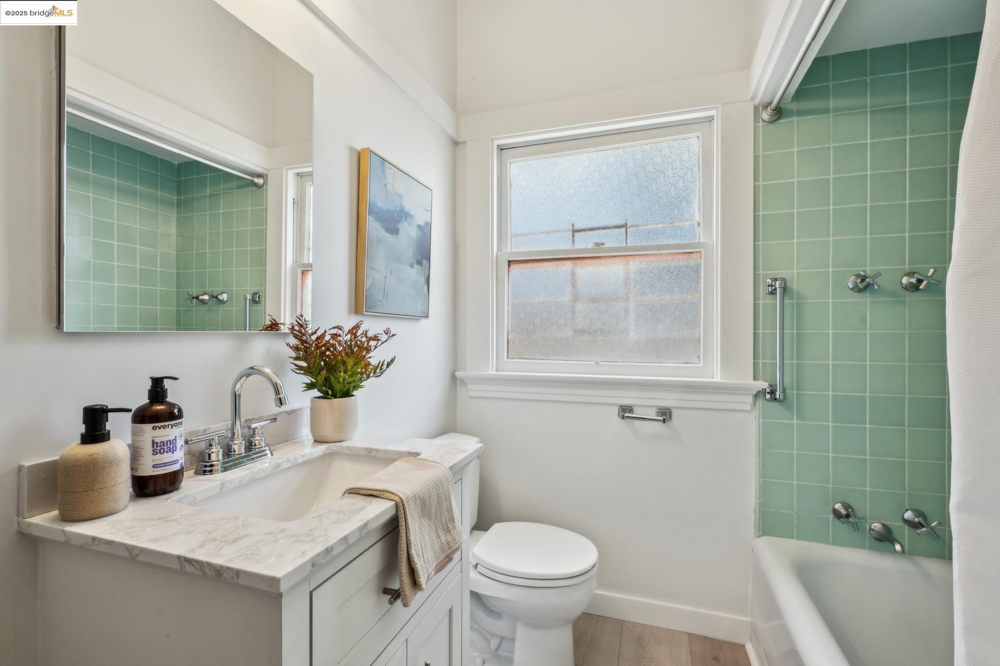 Detail Gallery Image 22 of 36 For 575 Kenmore Ave, Oakland,  CA 94610 - 3 Beds | 2 Baths