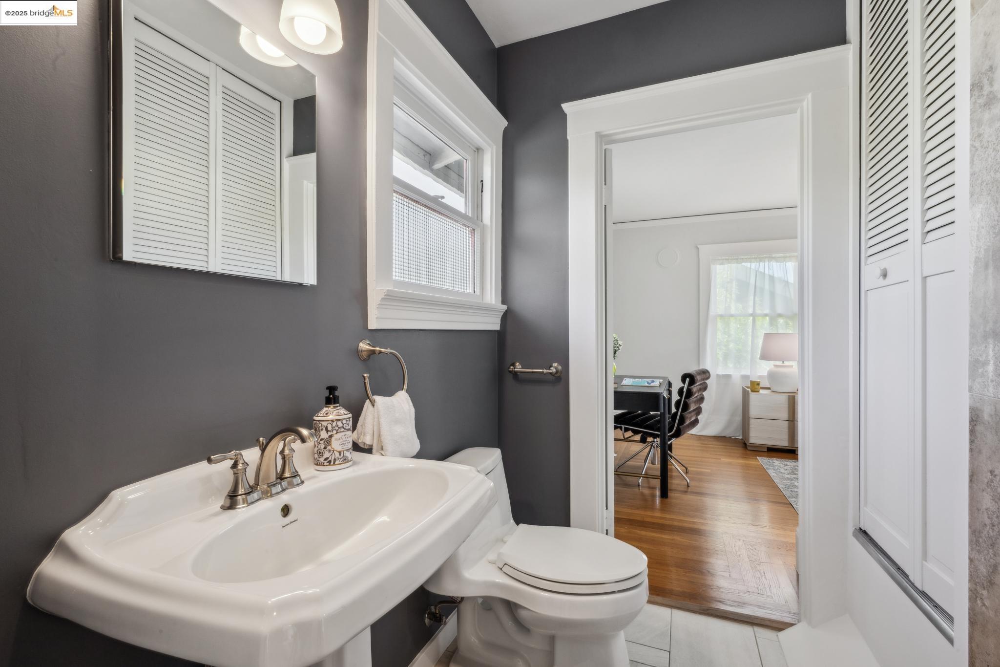 Detail Gallery Image 26 of 36 For 575 Kenmore Ave, Oakland,  CA 94610 - 3 Beds | 2 Baths