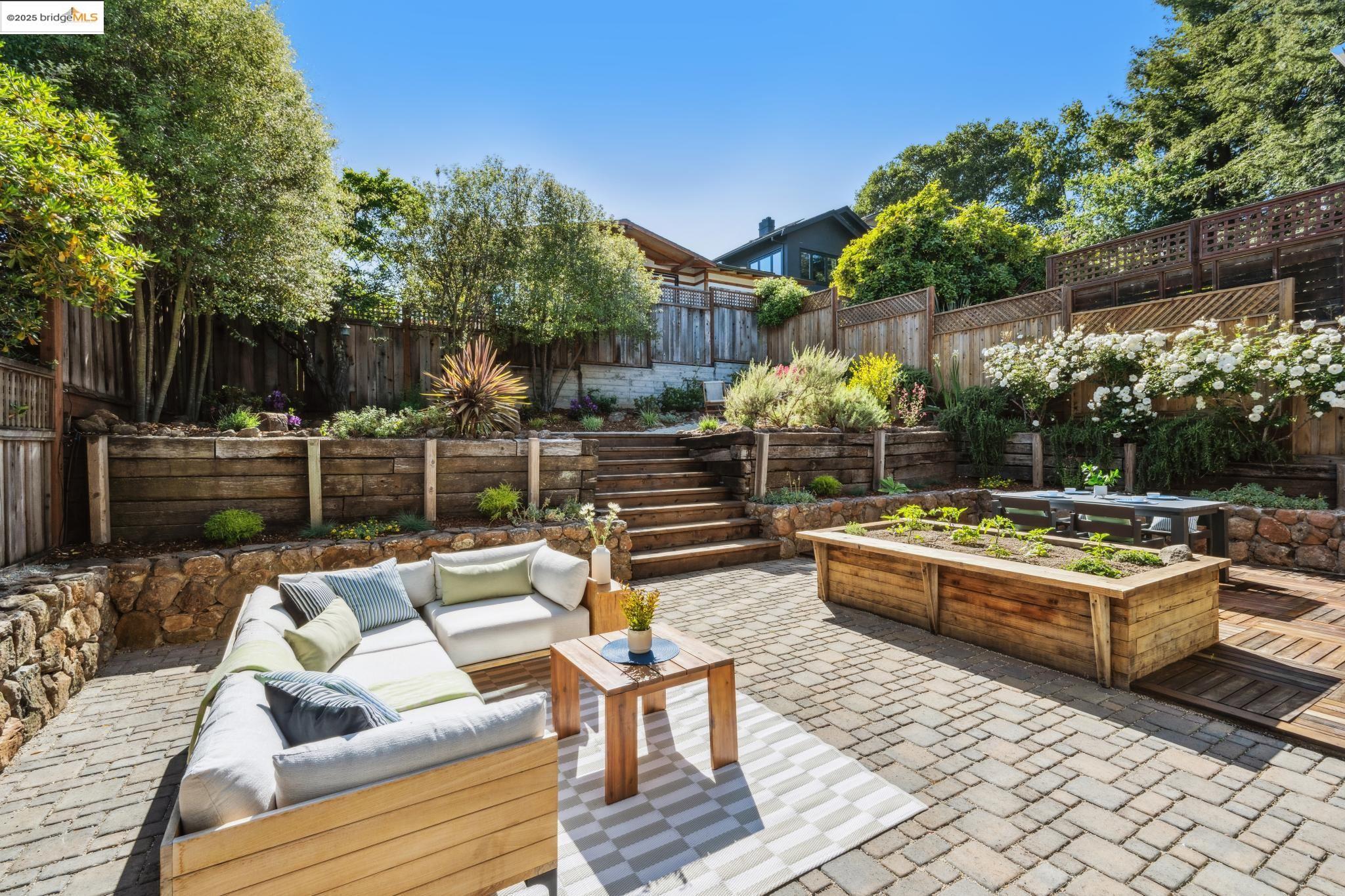 Detail Gallery Image 28 of 36 For 575 Kenmore Ave, Oakland,  CA 94610 - 3 Beds | 2 Baths