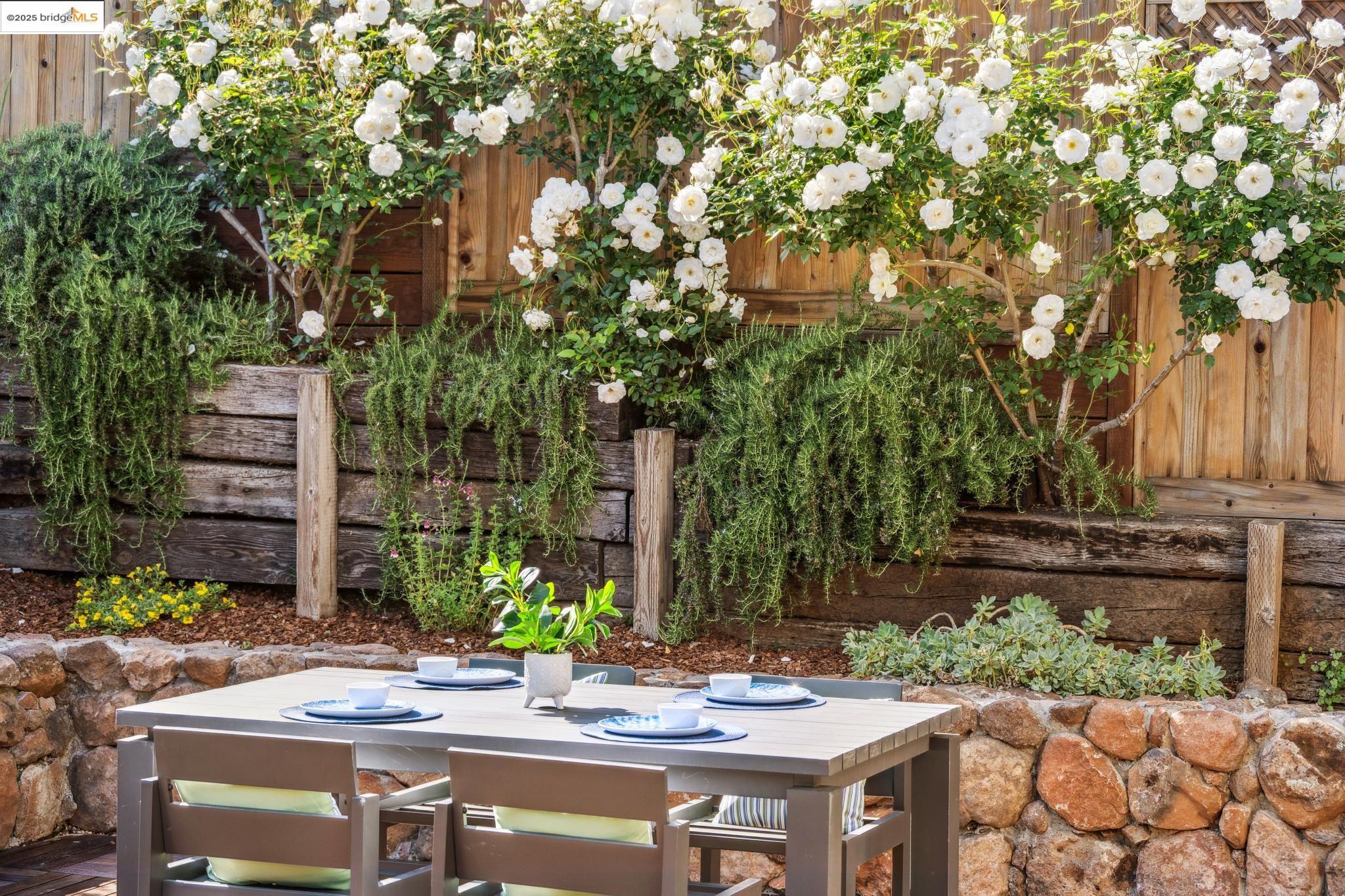 Detail Gallery Image 30 of 36 For 575 Kenmore Ave, Oakland,  CA 94610 - 3 Beds | 2 Baths