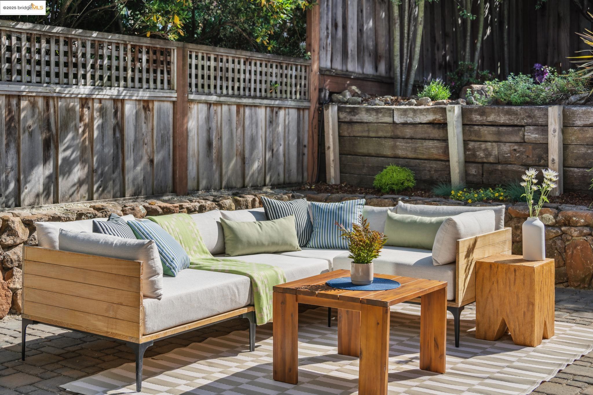Detail Gallery Image 31 of 36 For 575 Kenmore Ave, Oakland,  CA 94610 - 3 Beds | 2 Baths