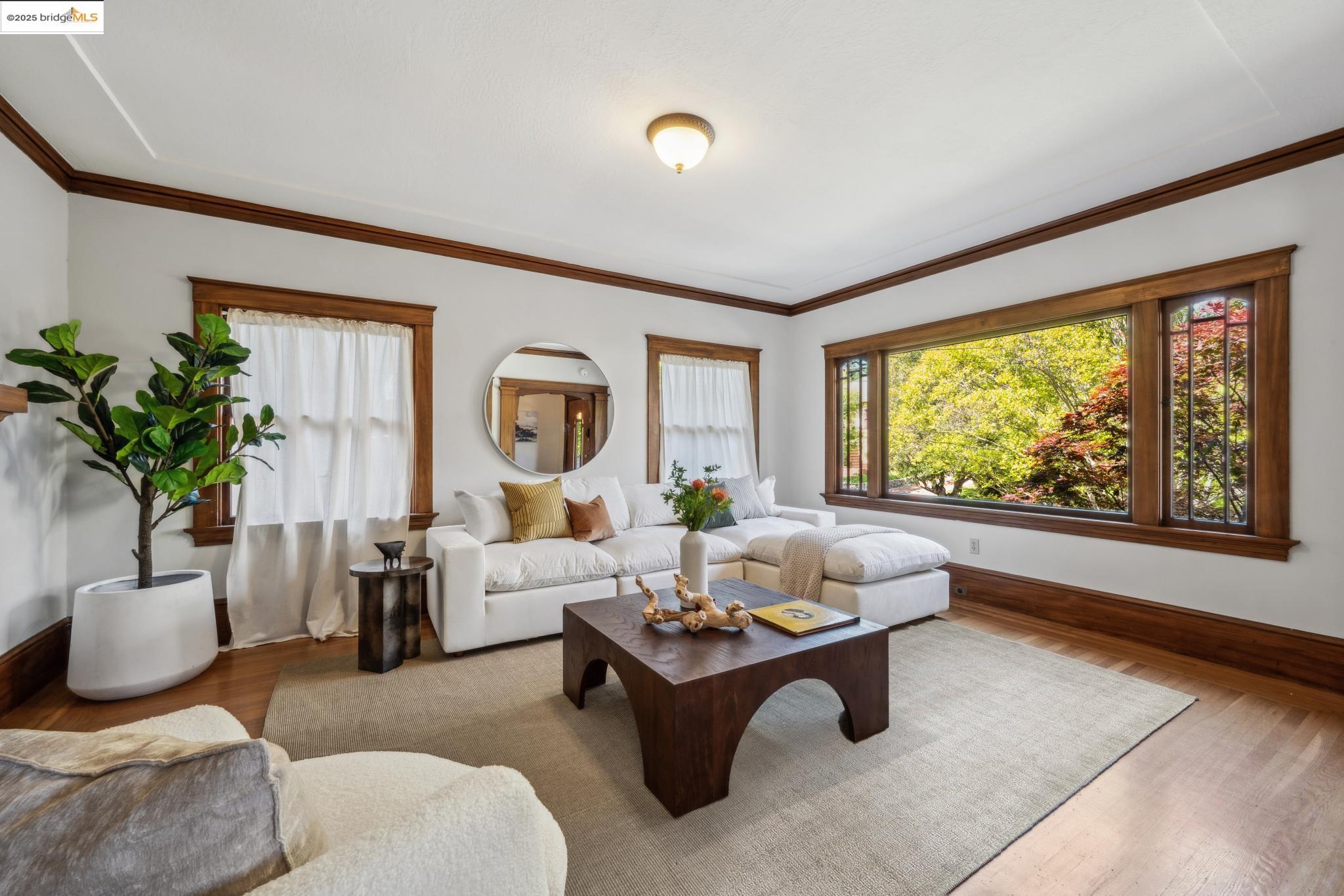 Detail Gallery Image 6 of 36 For 575 Kenmore Ave, Oakland,  CA 94610 - 3 Beds | 2 Baths