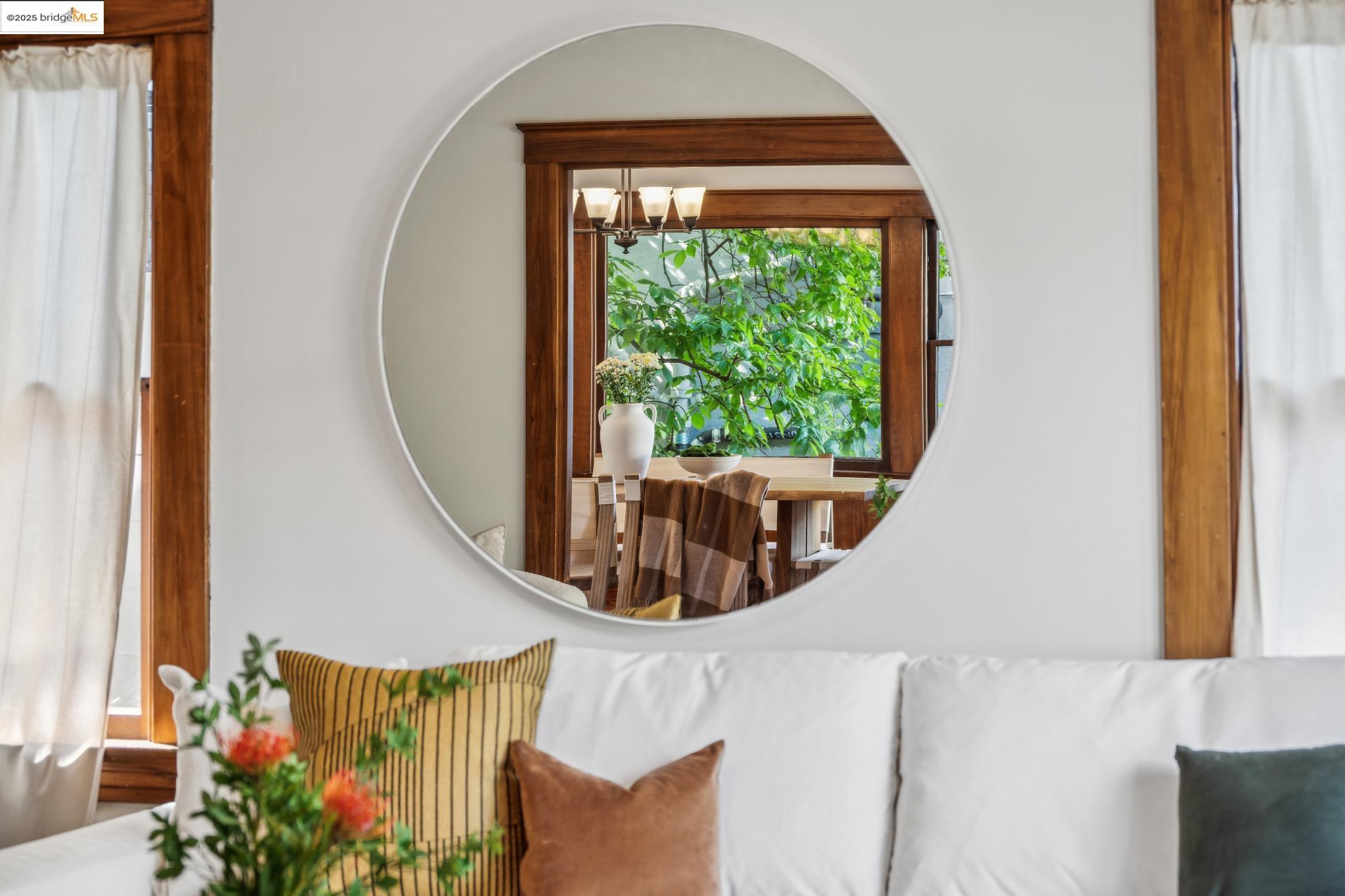 Detail Gallery Image 8 of 36 For 575 Kenmore Ave, Oakland,  CA 94610 - 3 Beds | 2 Baths