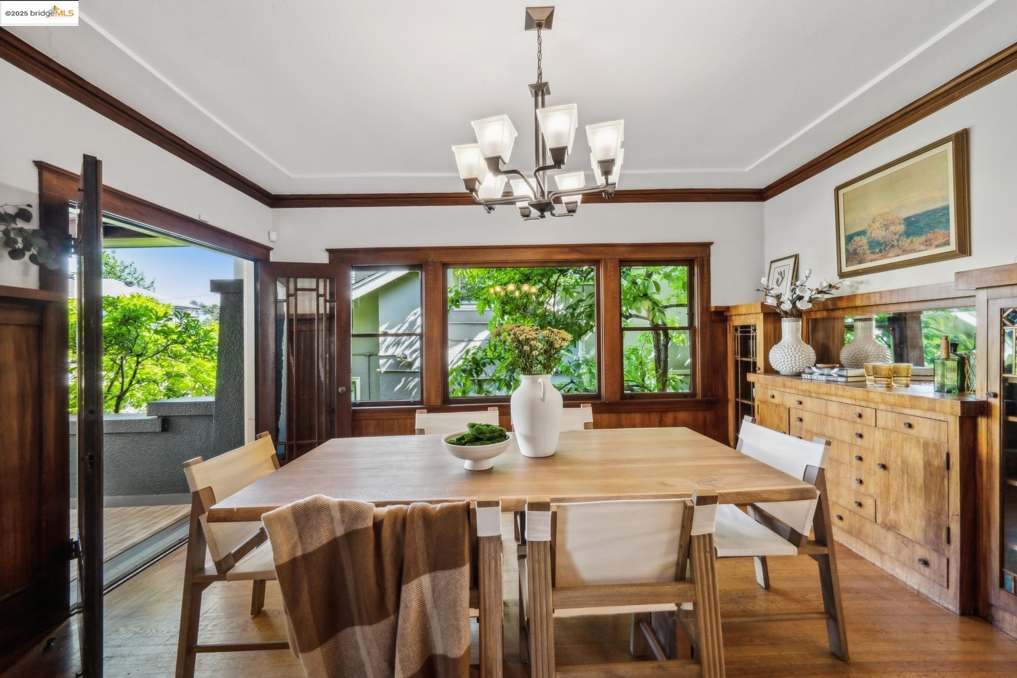 Detail Gallery Image 10 of 36 For 575 Kenmore Ave, Oakland,  CA 94610 - 3 Beds | 2 Baths