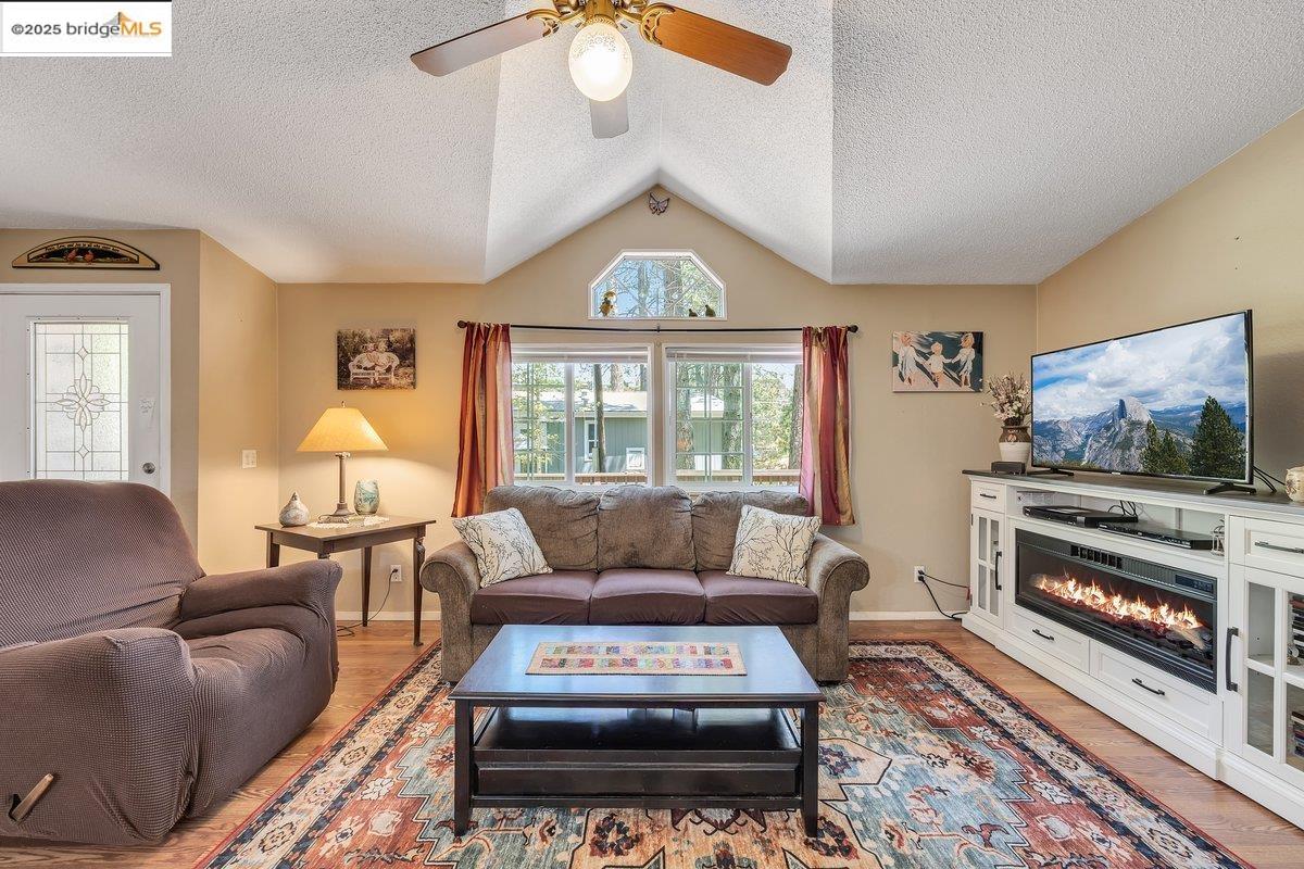 Detail Gallery Image 13 of 36 For 10975 N Airport Rd, Columbia,  CA 95361-0000 - 3 Beds | 2 Baths