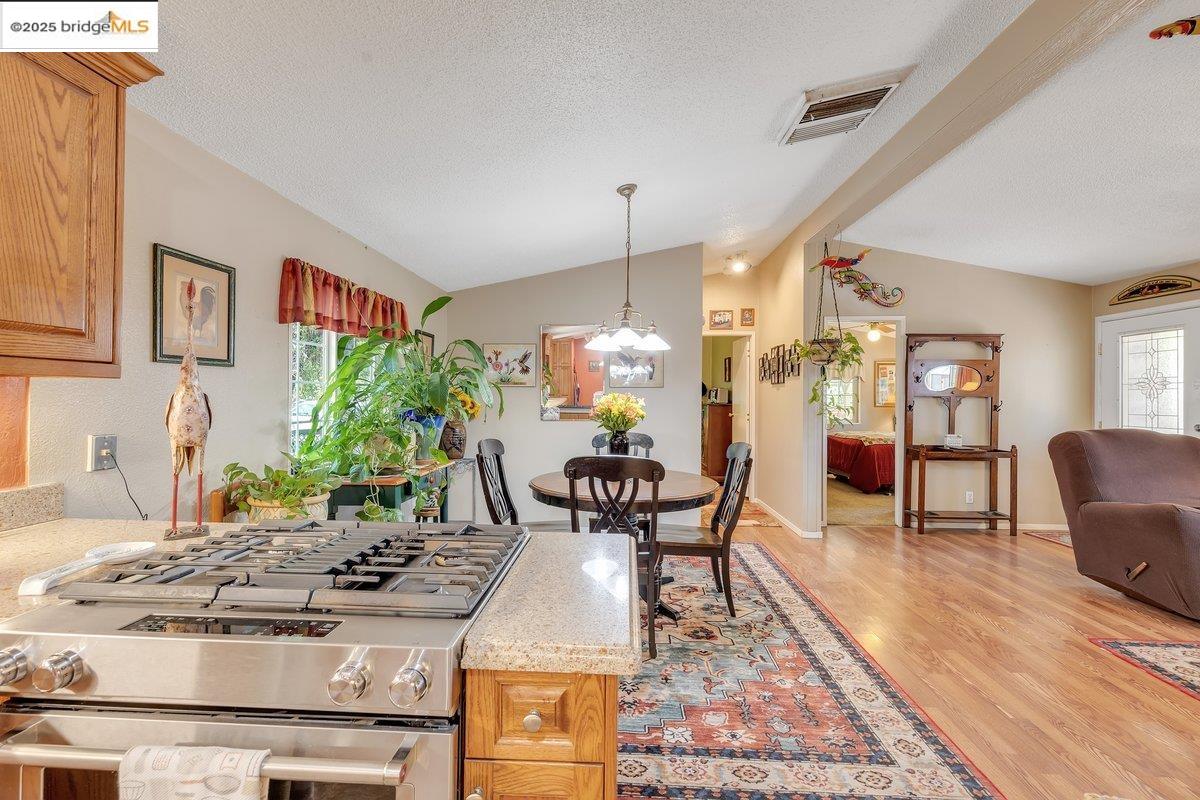 Detail Gallery Image 18 of 36 For 10975 N Airport Rd, Columbia,  CA 95361-0000 - 3 Beds | 2 Baths