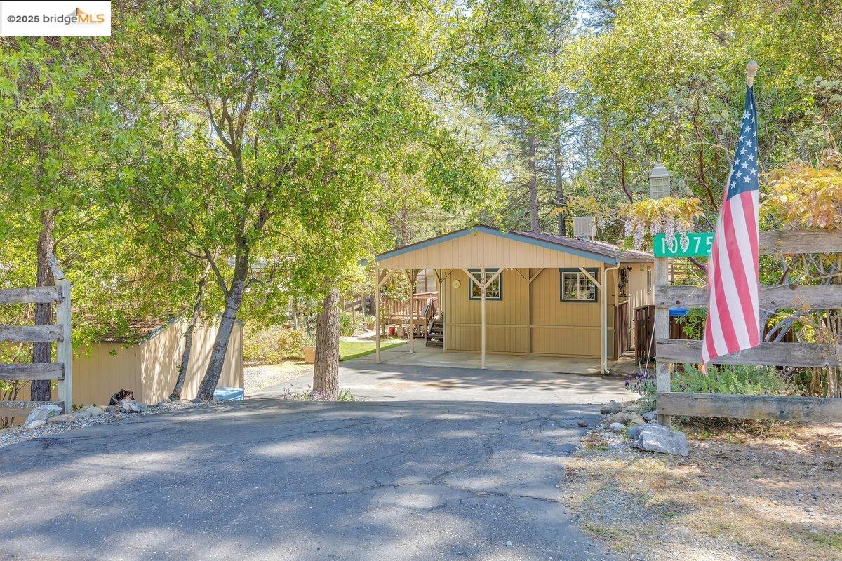 Detail Gallery Image 3 of 36 For 10975 N Airport Rd, Columbia,  CA 95361-0000 - 3 Beds | 2 Baths