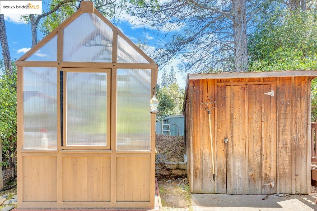 Detail Gallery Image 6 of 36 For 10975 N Airport Rd, Columbia,  CA 95361-0000 - 3 Beds | 2 Baths