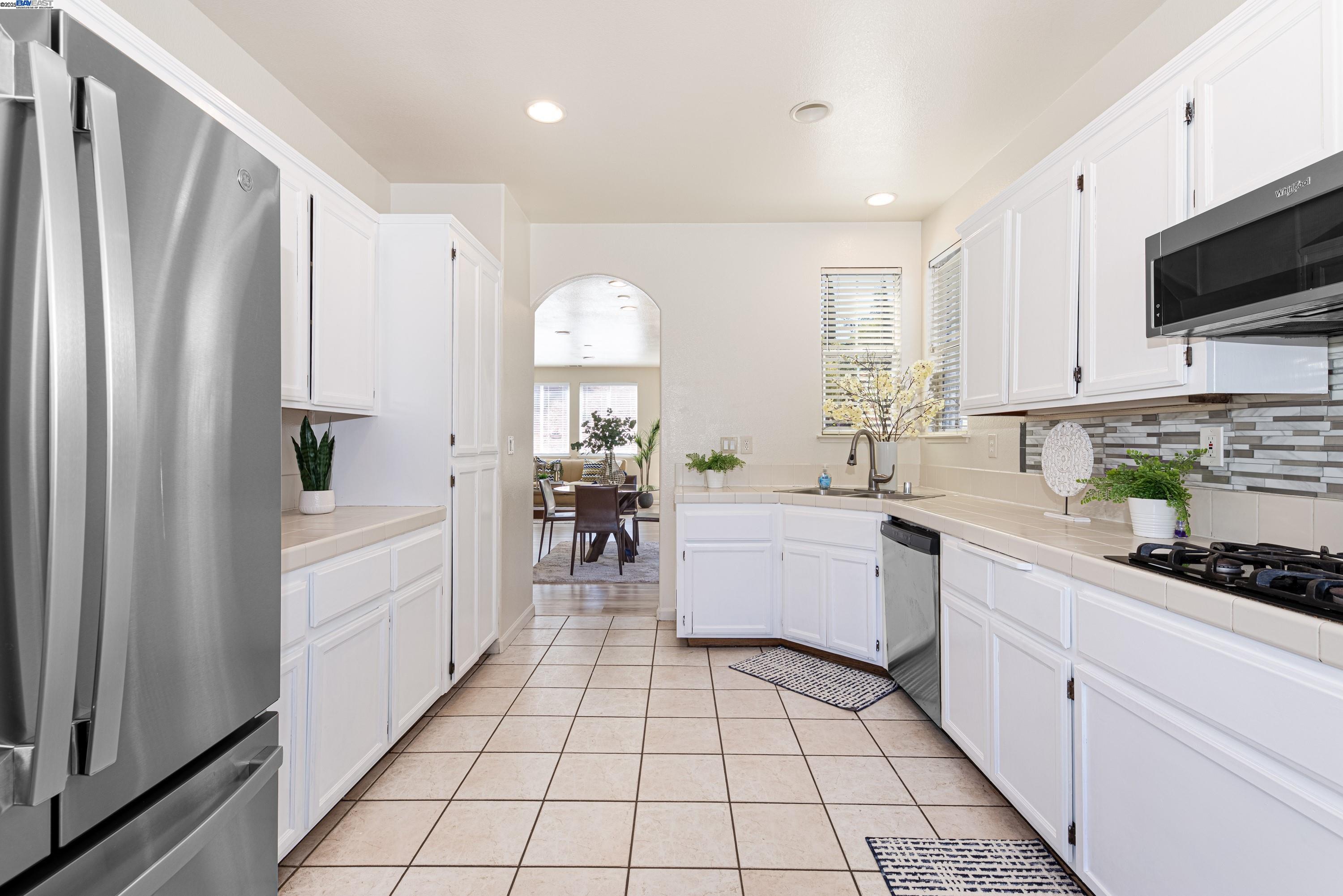 Detail Gallery Image 11 of 29 For 193 Ridgeview Terrace, Hercules,  CA 94547 - 4 Beds | 3 Baths