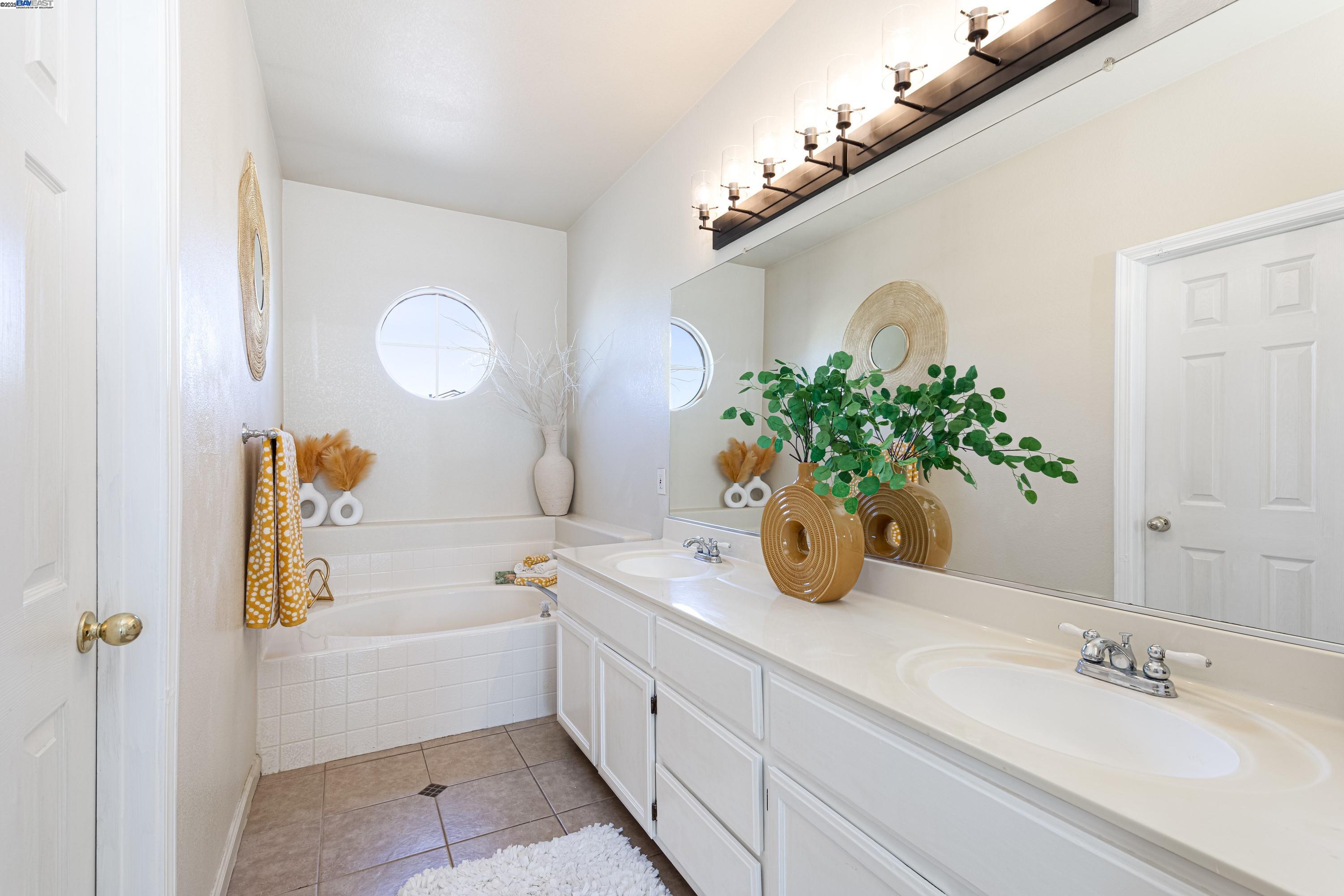 Detail Gallery Image 14 of 29 For 193 Ridgeview Terrace, Hercules,  CA 94547 - 4 Beds | 3 Baths