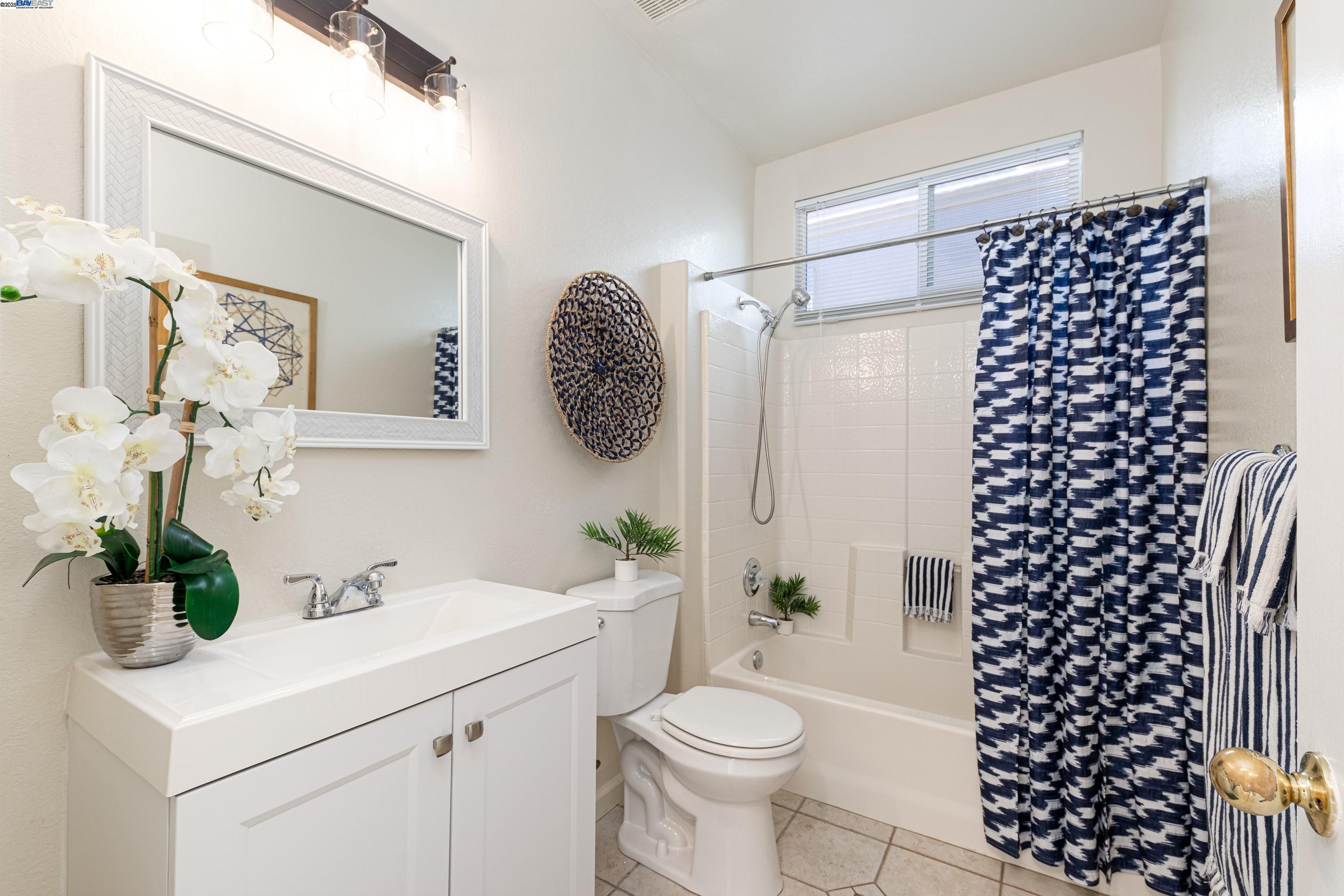 Detail Gallery Image 15 of 29 For 193 Ridgeview Terrace, Hercules,  CA 94547 - 4 Beds | 3 Baths