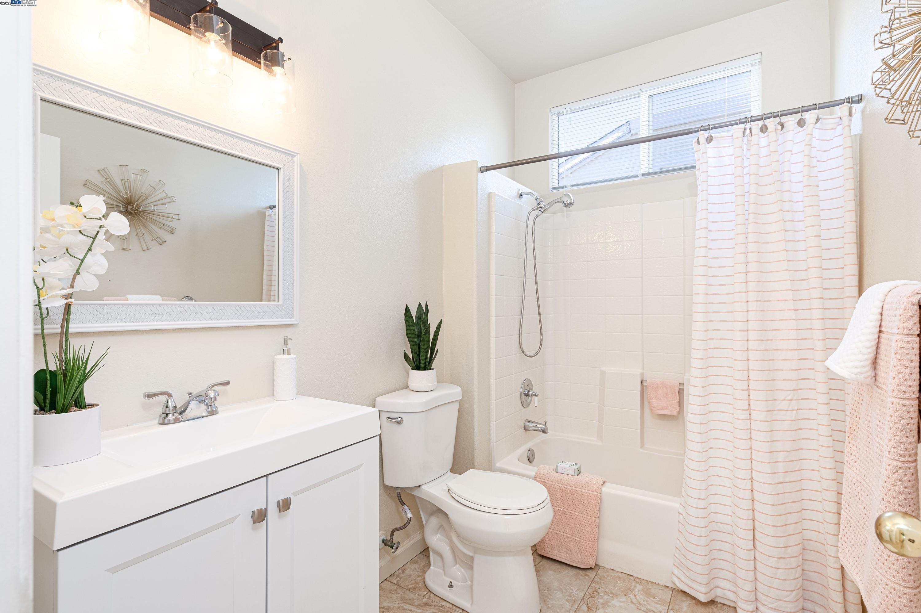 Detail Gallery Image 16 of 29 For 193 Ridgeview Terrace, Hercules,  CA 94547 - 4 Beds | 3 Baths