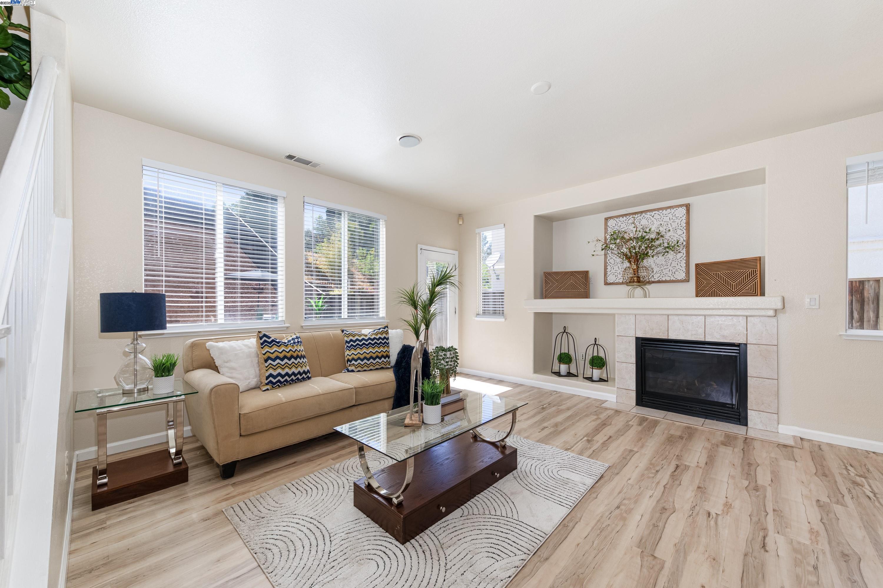 Detail Gallery Image 3 of 29 For 193 Ridgeview Terrace, Hercules,  CA 94547 - 4 Beds | 3 Baths