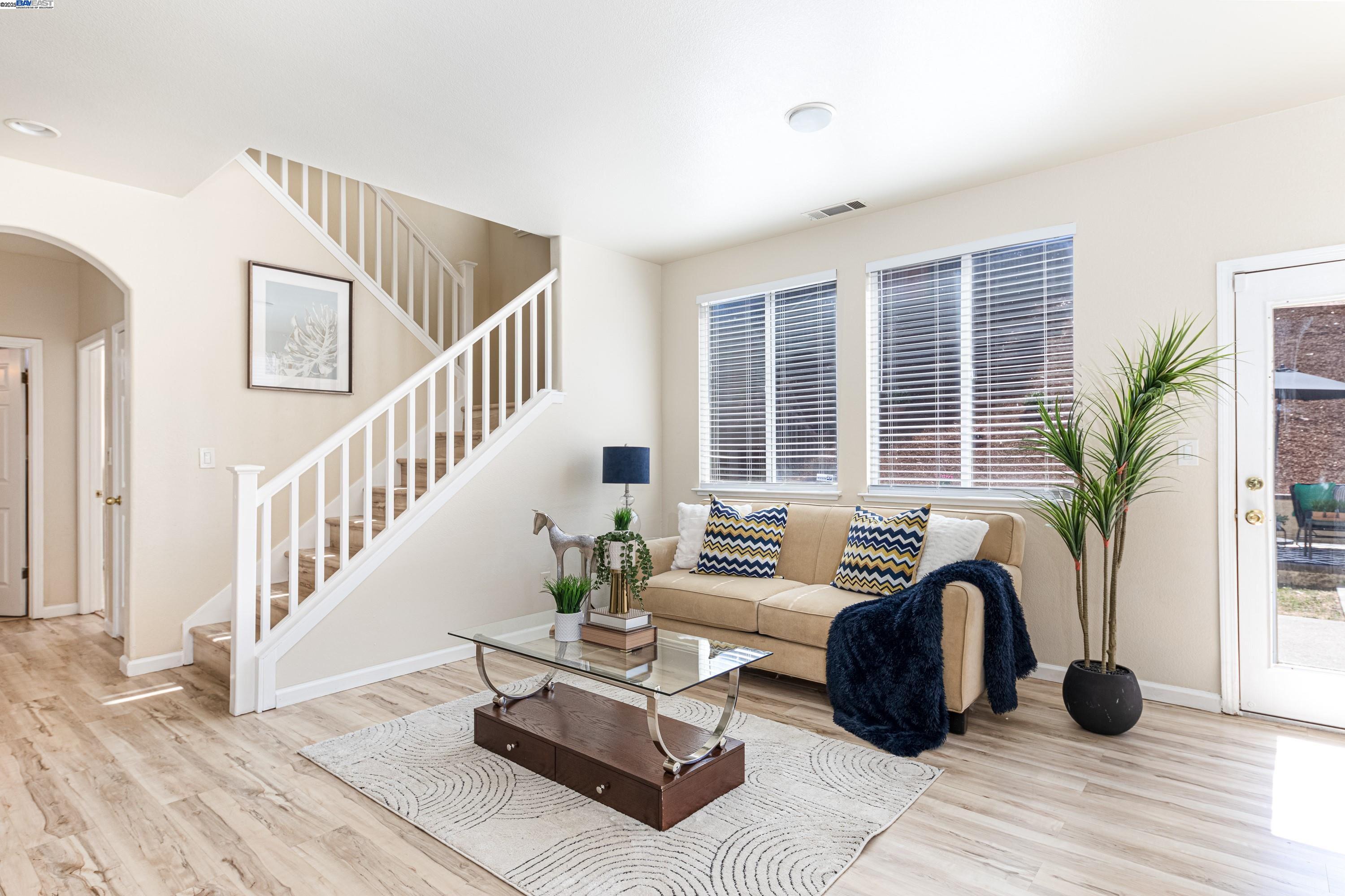 Detail Gallery Image 4 of 29 For 193 Ridgeview Terrace, Hercules,  CA 94547 - 4 Beds | 3 Baths