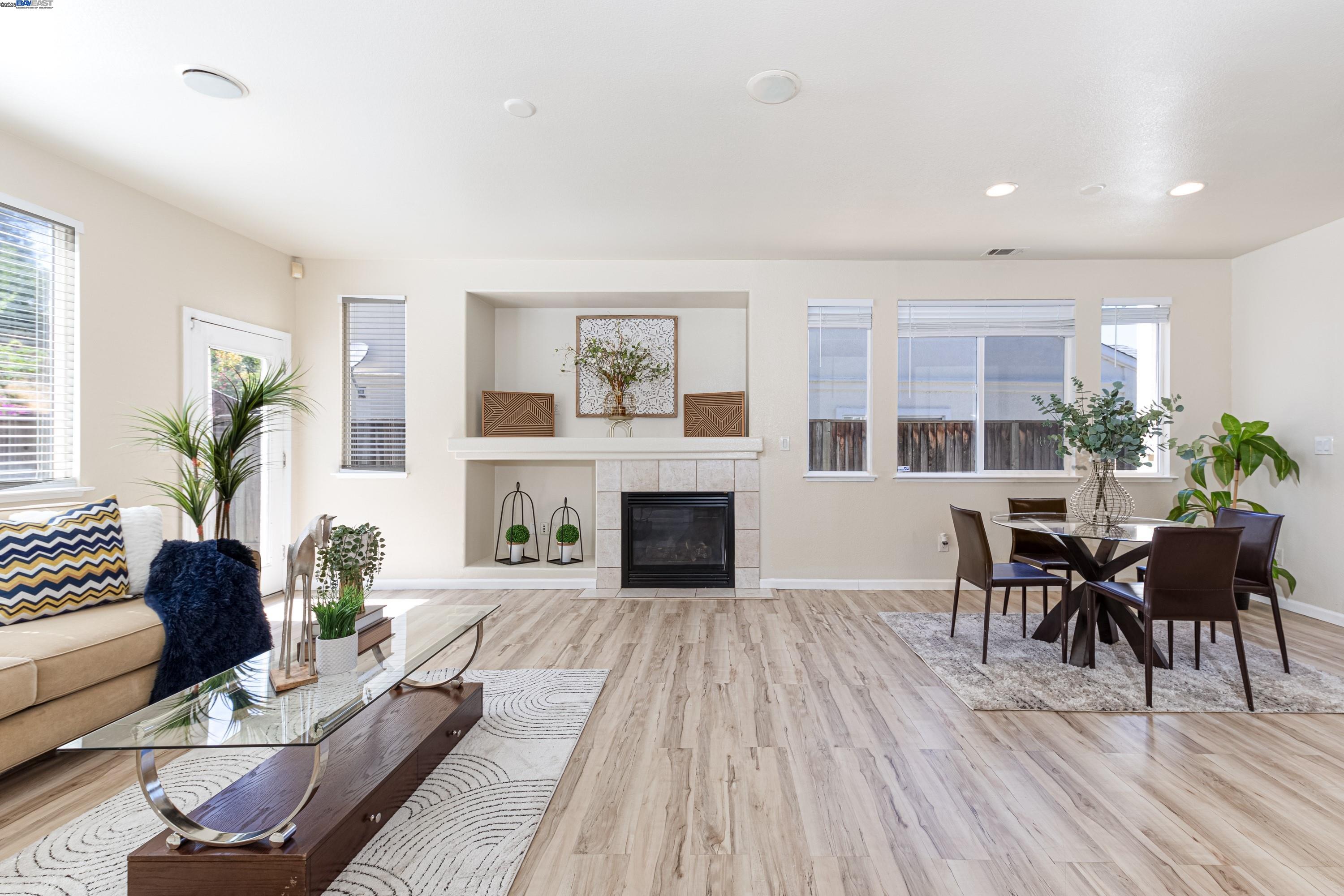 Detail Gallery Image 5 of 29 For 193 Ridgeview Terrace, Hercules,  CA 94547 - 4 Beds | 3 Baths