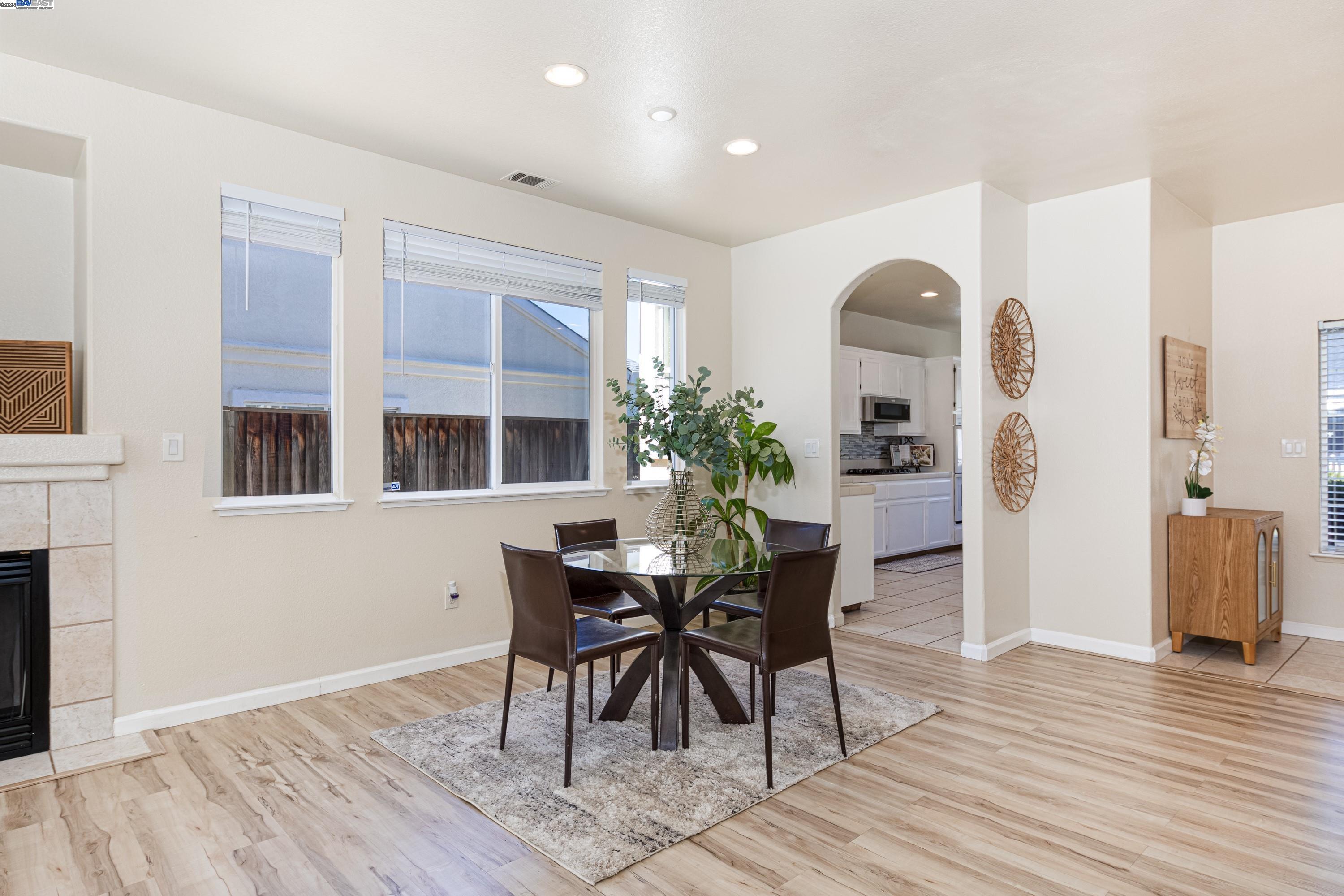Detail Gallery Image 7 of 29 For 193 Ridgeview Terrace, Hercules,  CA 94547 - 4 Beds | 3 Baths