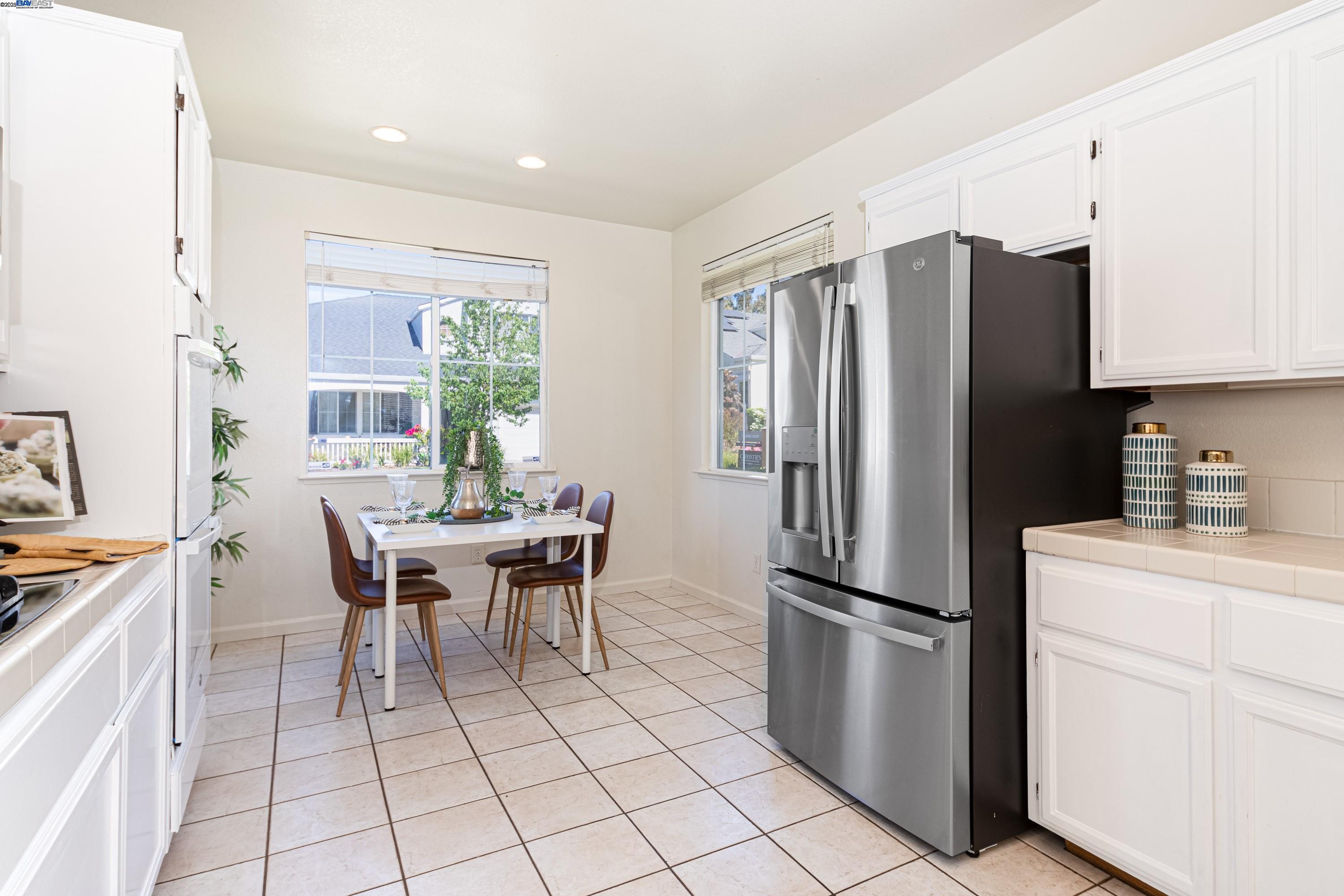 Detail Gallery Image 10 of 29 For 193 Ridgeview Terrace, Hercules,  CA 94547 - 4 Beds | 3 Baths