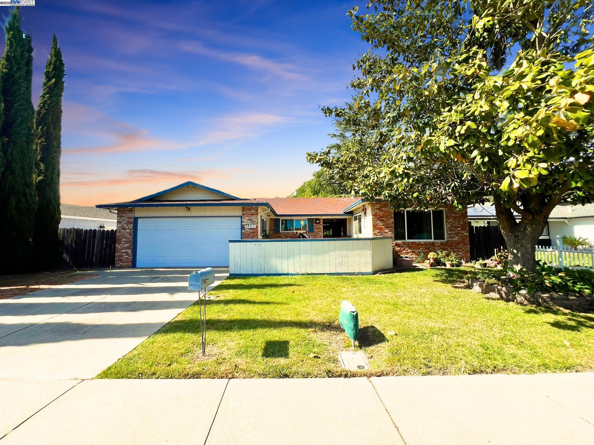 Detail Gallery Image 1 of 45 For 3025 Monticello Dr, Stockton,  CA 95209 - 5 Beds | 2 Baths
