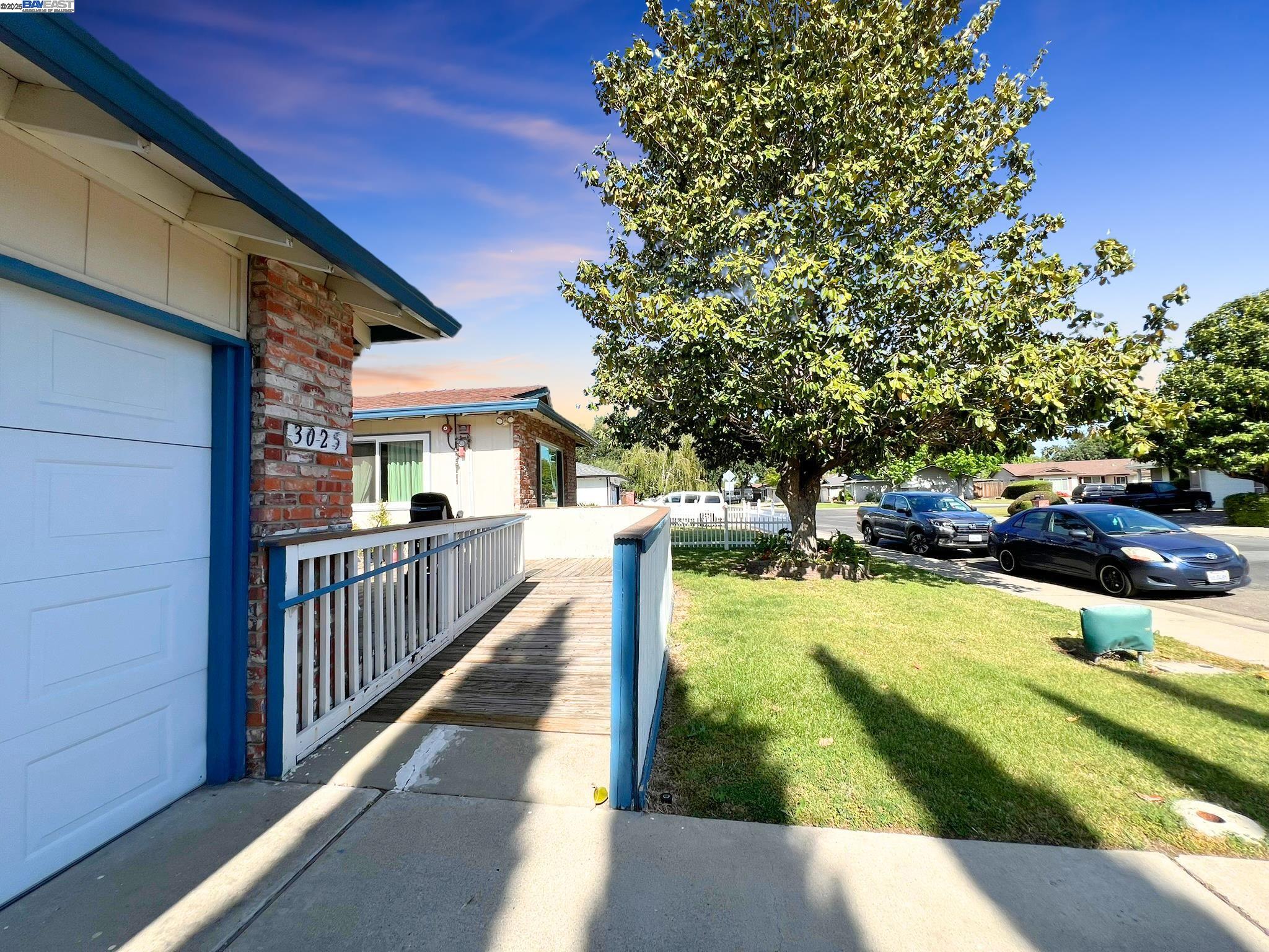 Detail Gallery Image 2 of 45 For 3025 Monticello Dr, Stockton,  CA 95209 - 5 Beds | 2 Baths