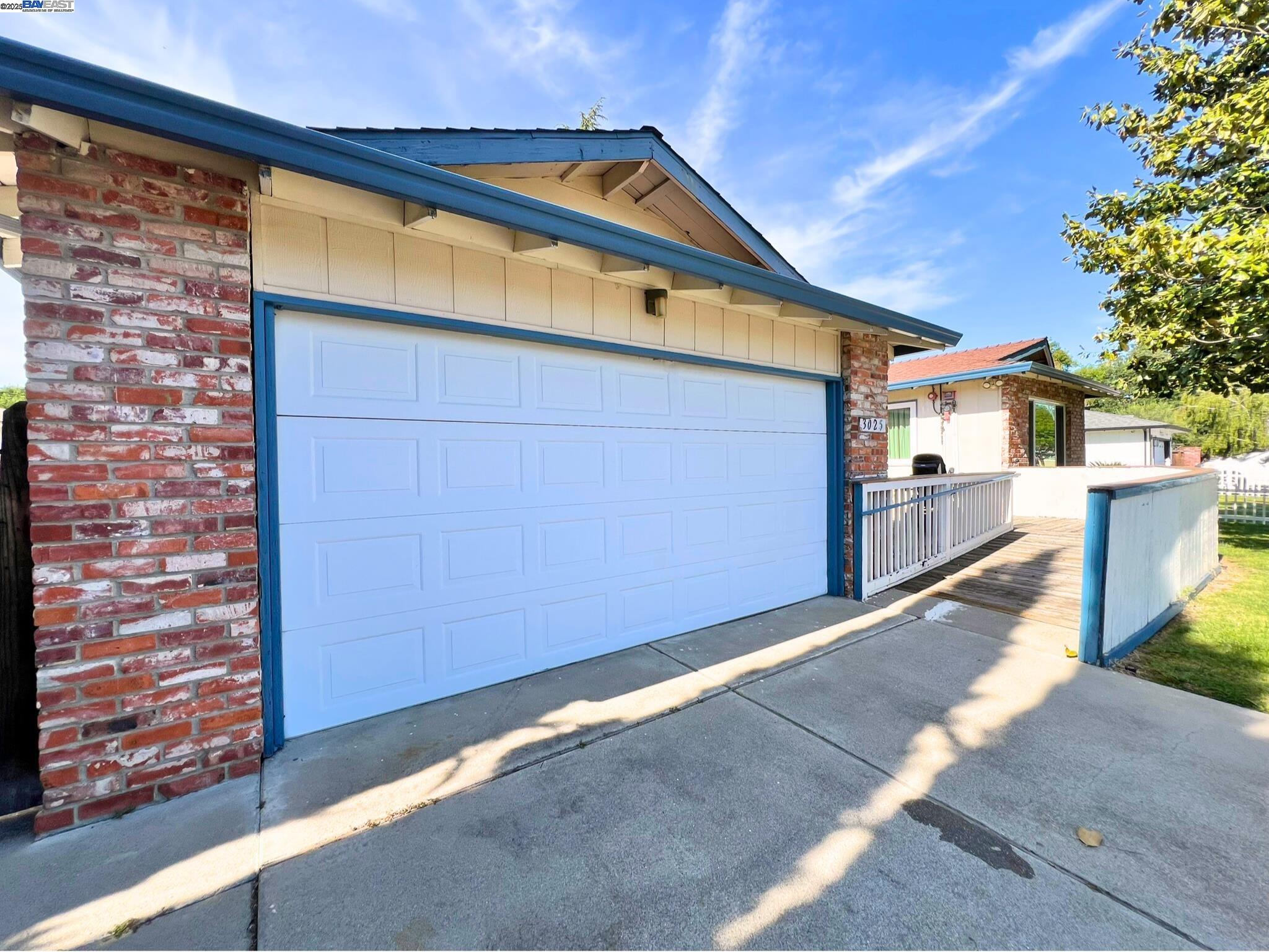 Detail Gallery Image 3 of 45 For 3025 Monticello Dr, Stockton,  CA 95209 - 5 Beds | 2 Baths