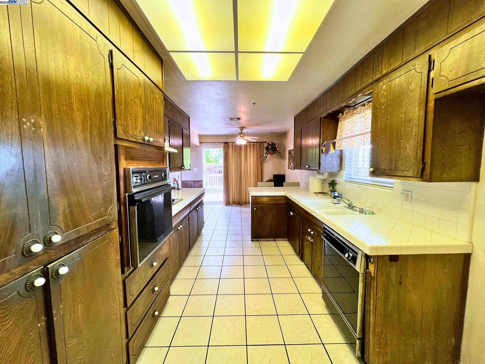 Detail Gallery Image 24 of 45 For 3025 Monticello Dr, Stockton,  CA 95209 - 5 Beds | 2 Baths