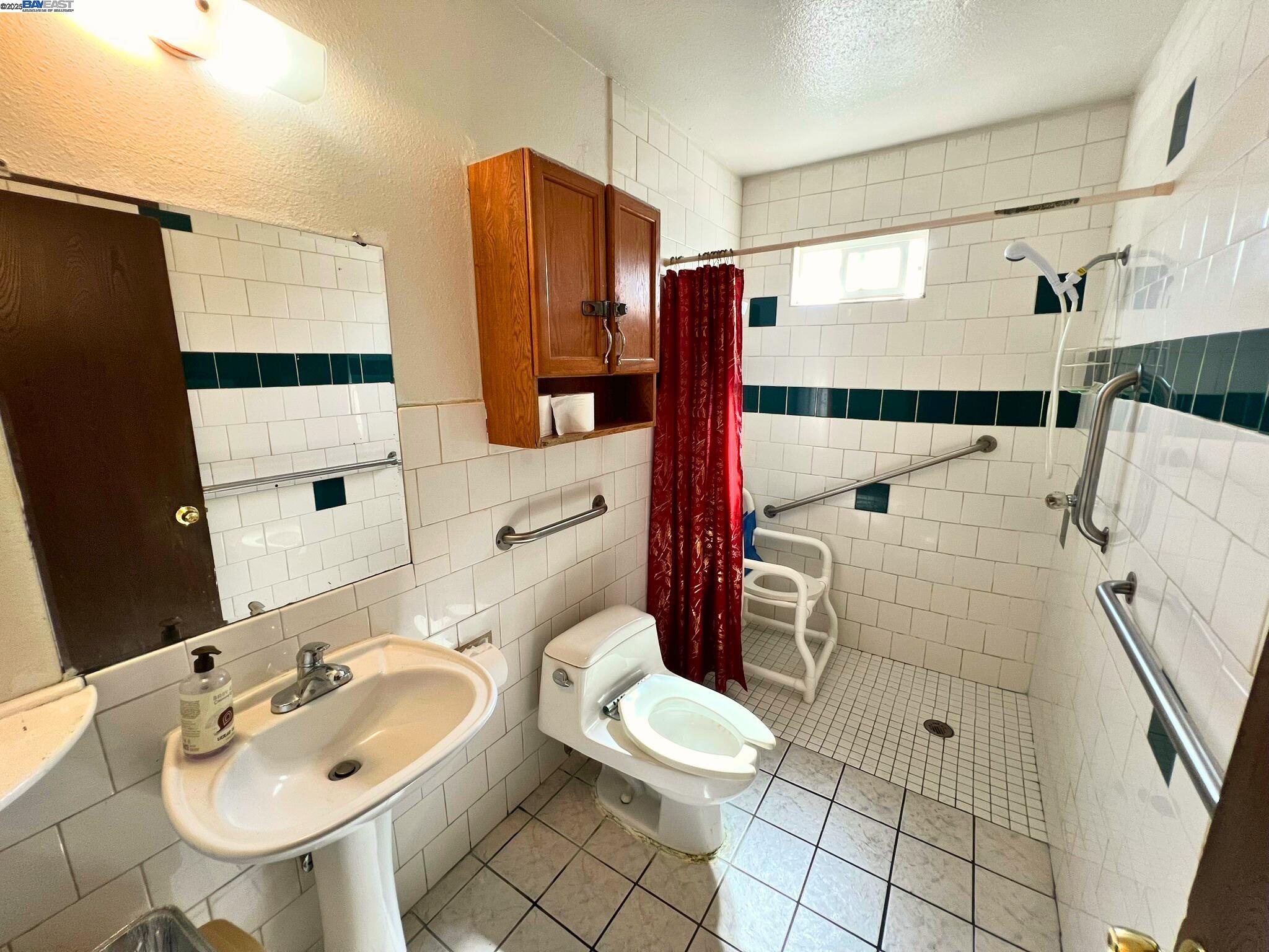 Detail Gallery Image 33 of 45 For 3025 Monticello Dr, Stockton,  CA 95209 - 5 Beds | 2 Baths