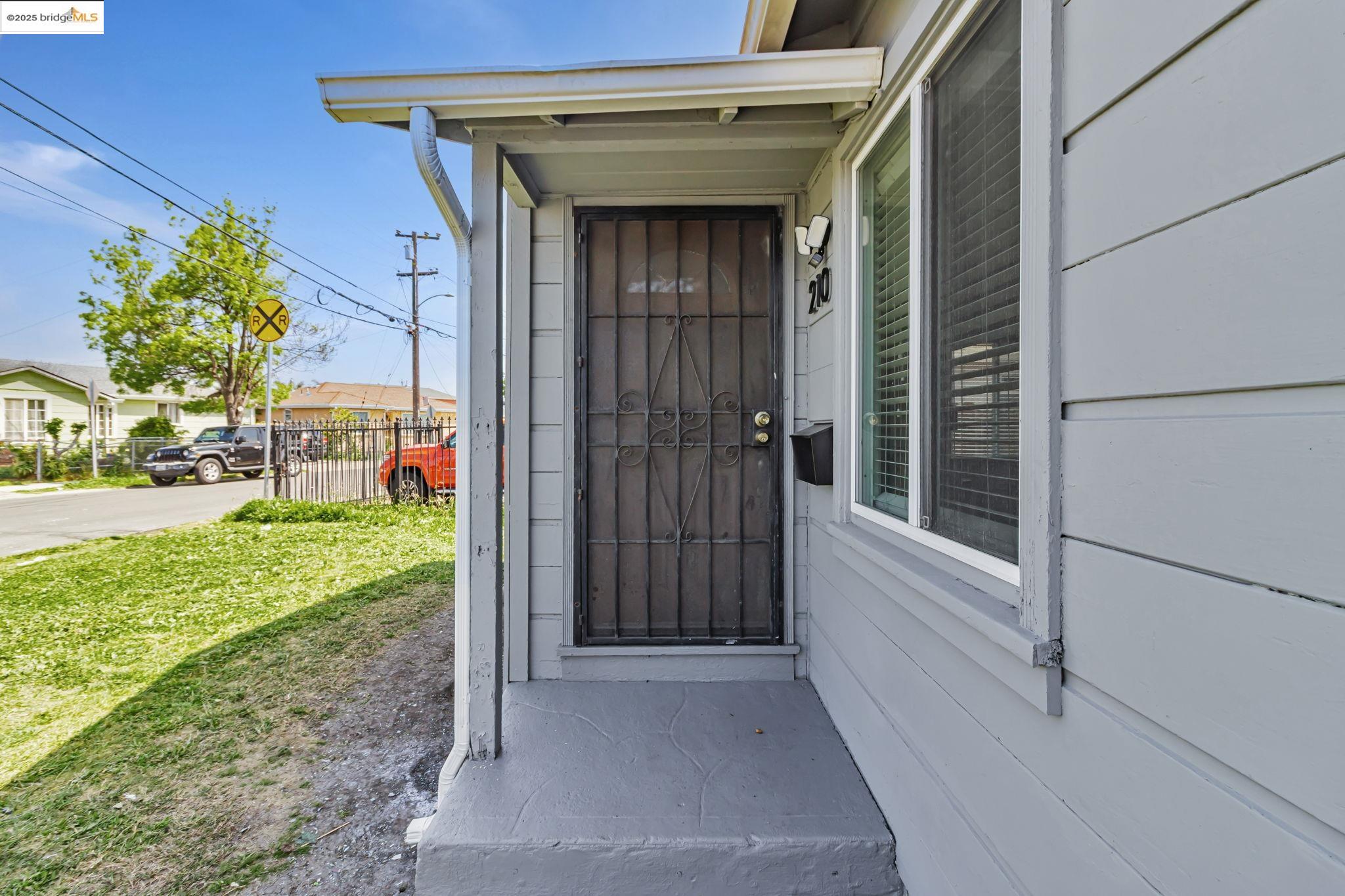 property-img