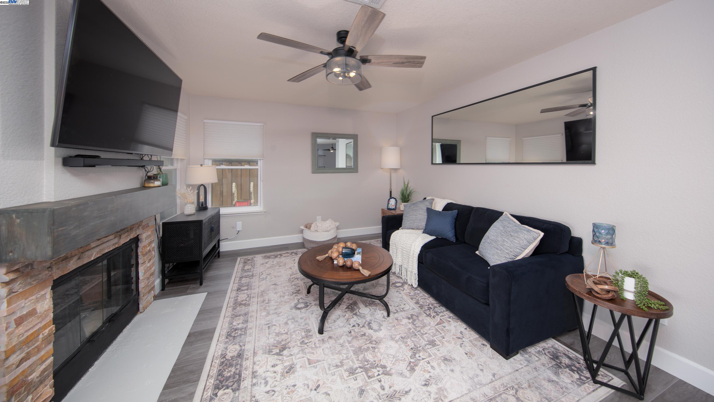 Detail Gallery Image 4 of 40 For 3427 Patch Ln, Tracy,  CA 95377 - 4 Beds | 2/1 Baths