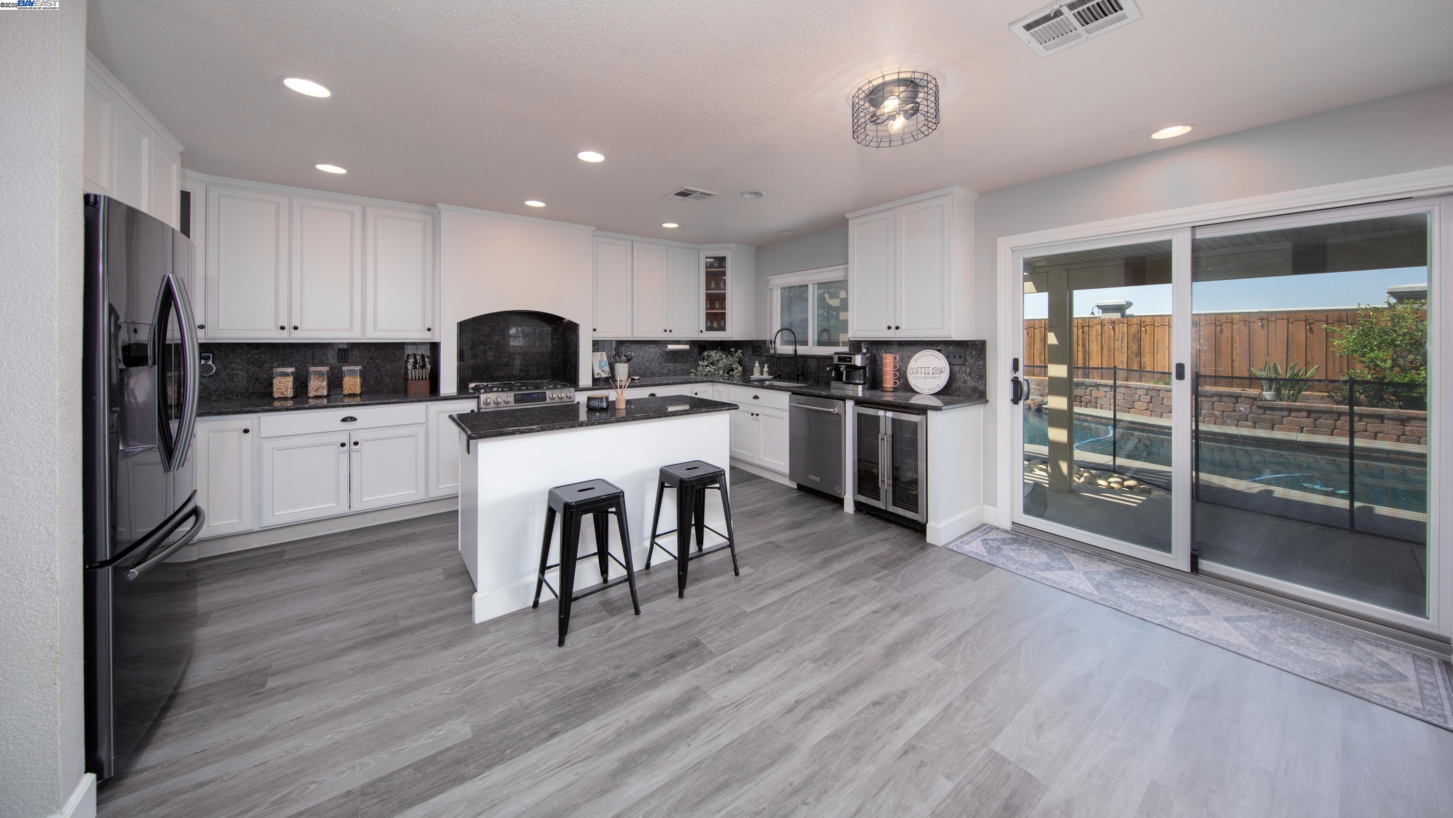 Detail Gallery Image 6 of 40 For 3427 Patch Ln, Tracy,  CA 95377 - 4 Beds | 2/1 Baths